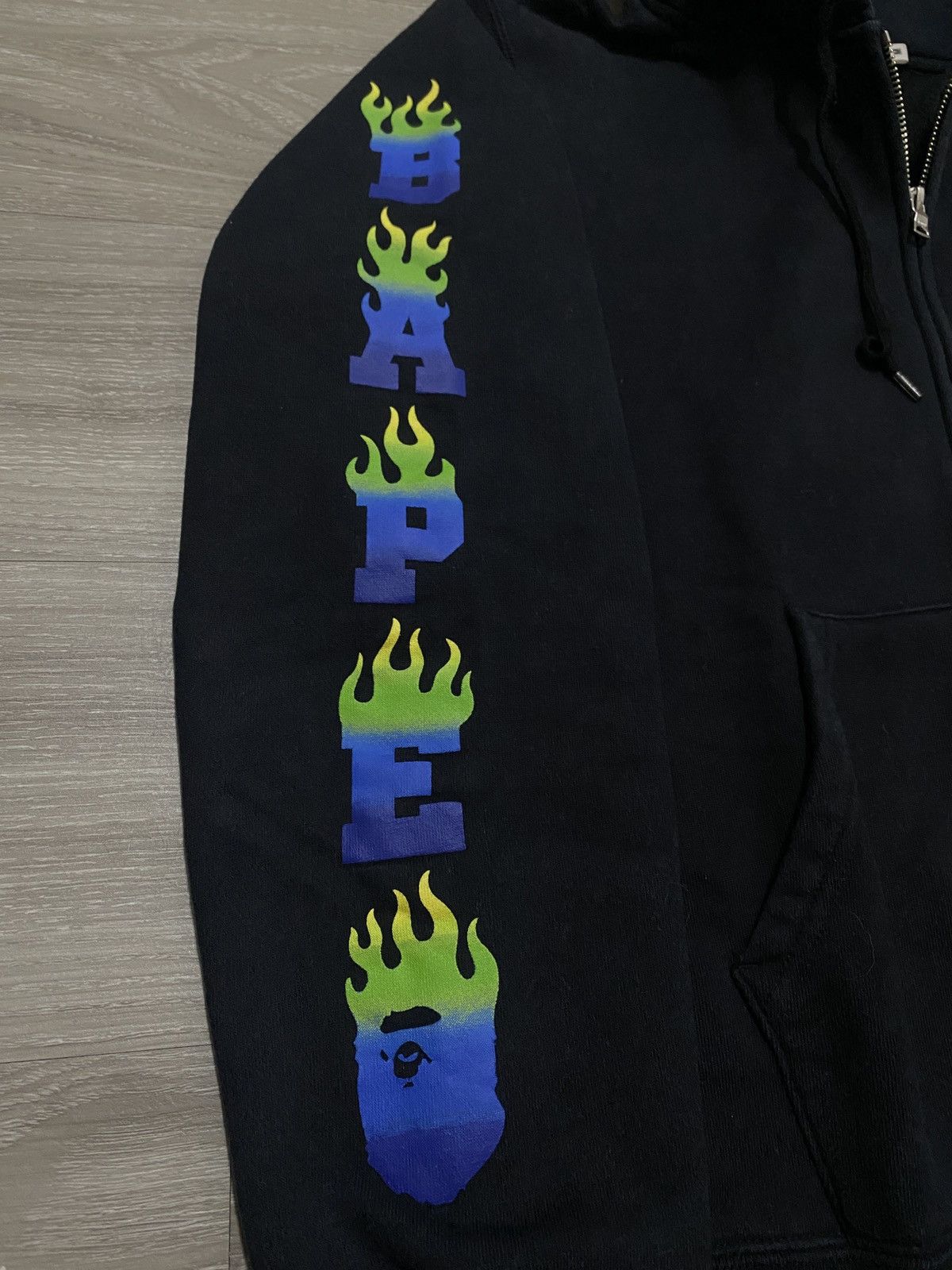 Bape LIKE NEW - BAPE FLAME GRADIENT HOODIE ZIP UP RARE STEAL Size US M / EU 48-50 / 2 - 3 Thumbnail