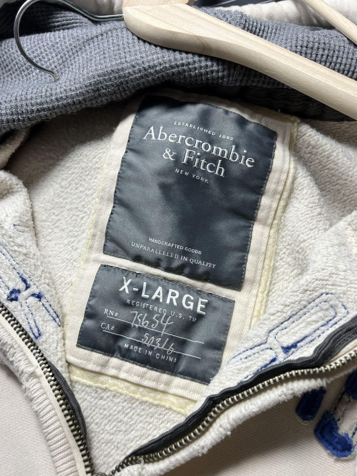 Abercrombie & Fitch Y2K Abercrombie & Fitch Distressed Vintage Hoodie Zip Up Size US XL / EU 56 / 4 - 13 Thumbnail