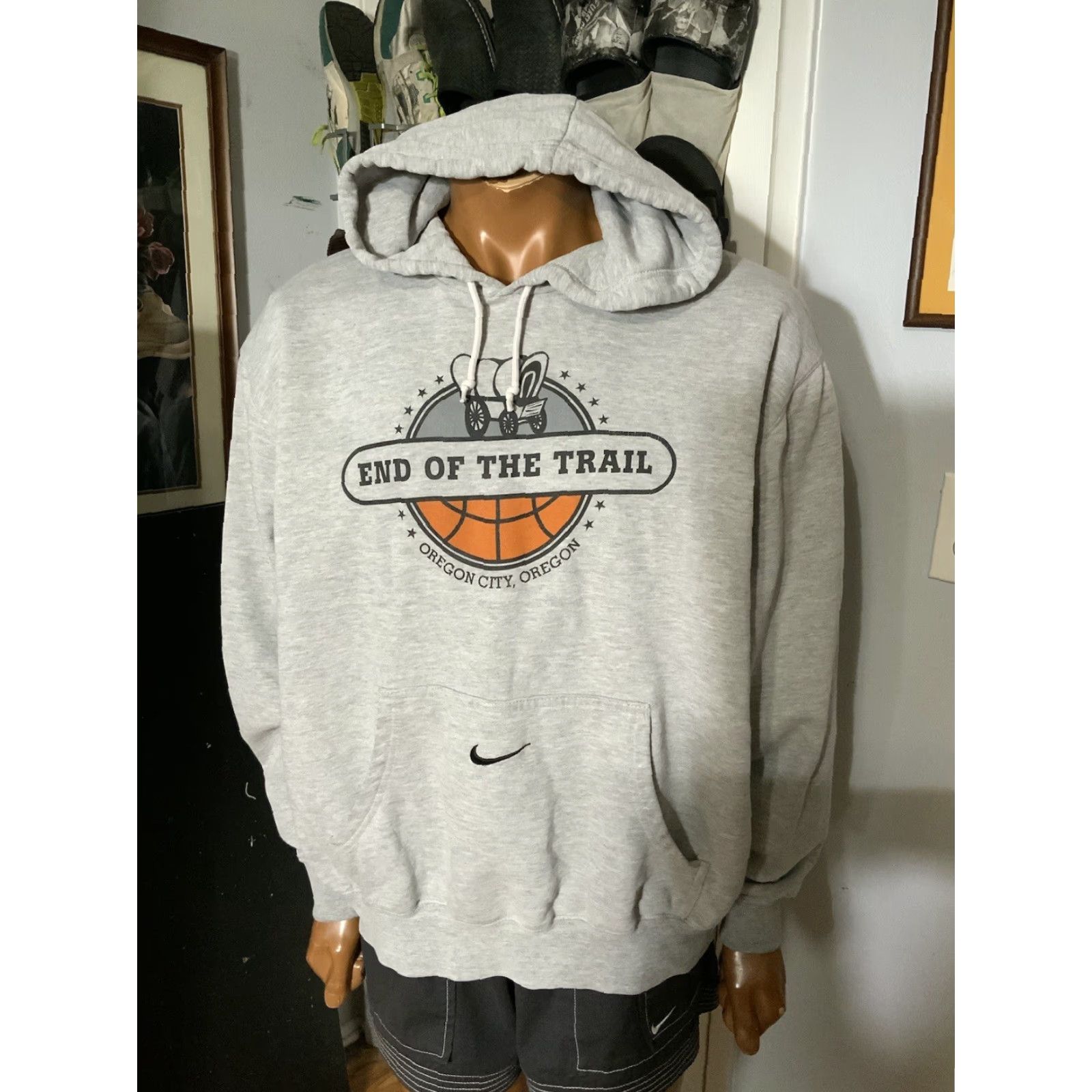 Nike VINTAGE Nike End Of The Trail Oregon City Basketball Center Swoosh Hoodie L Mens Gray City 90s Size US L / EU 52-54 / 3 - 7 Thumbnail