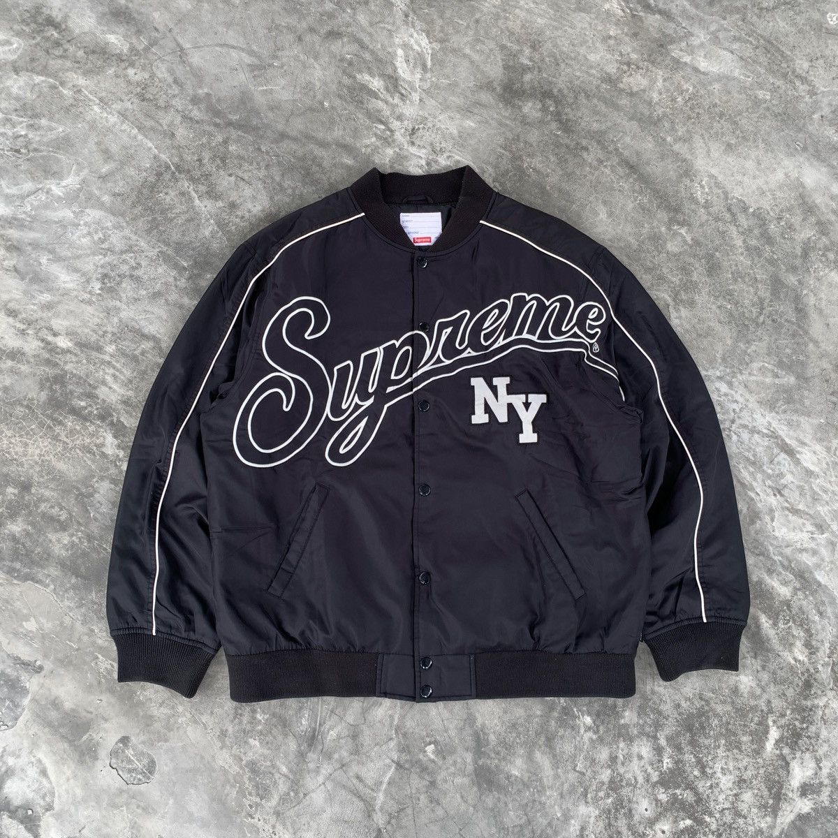 Supreme Supreme Script Contrast Varsity Bomber Jacket Black FW20 Size US XL / EU 56 / 4 - 1 Thumbnail