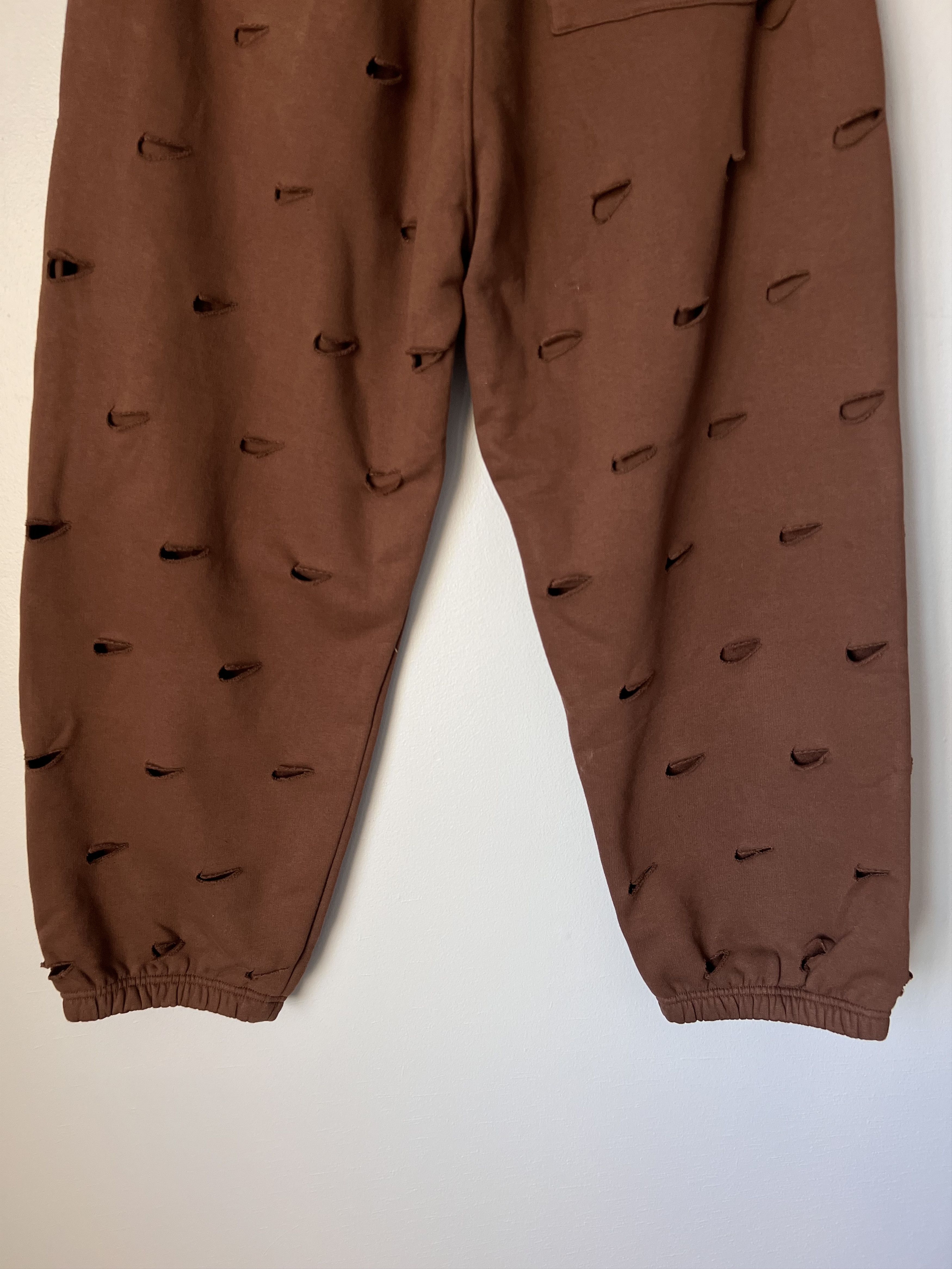 Jacquemus × Nike Jacquemus Nike Le Swoosh Jogging Sweatpants in Brown Size US 32 / EU 48 - 6 Thumbnail