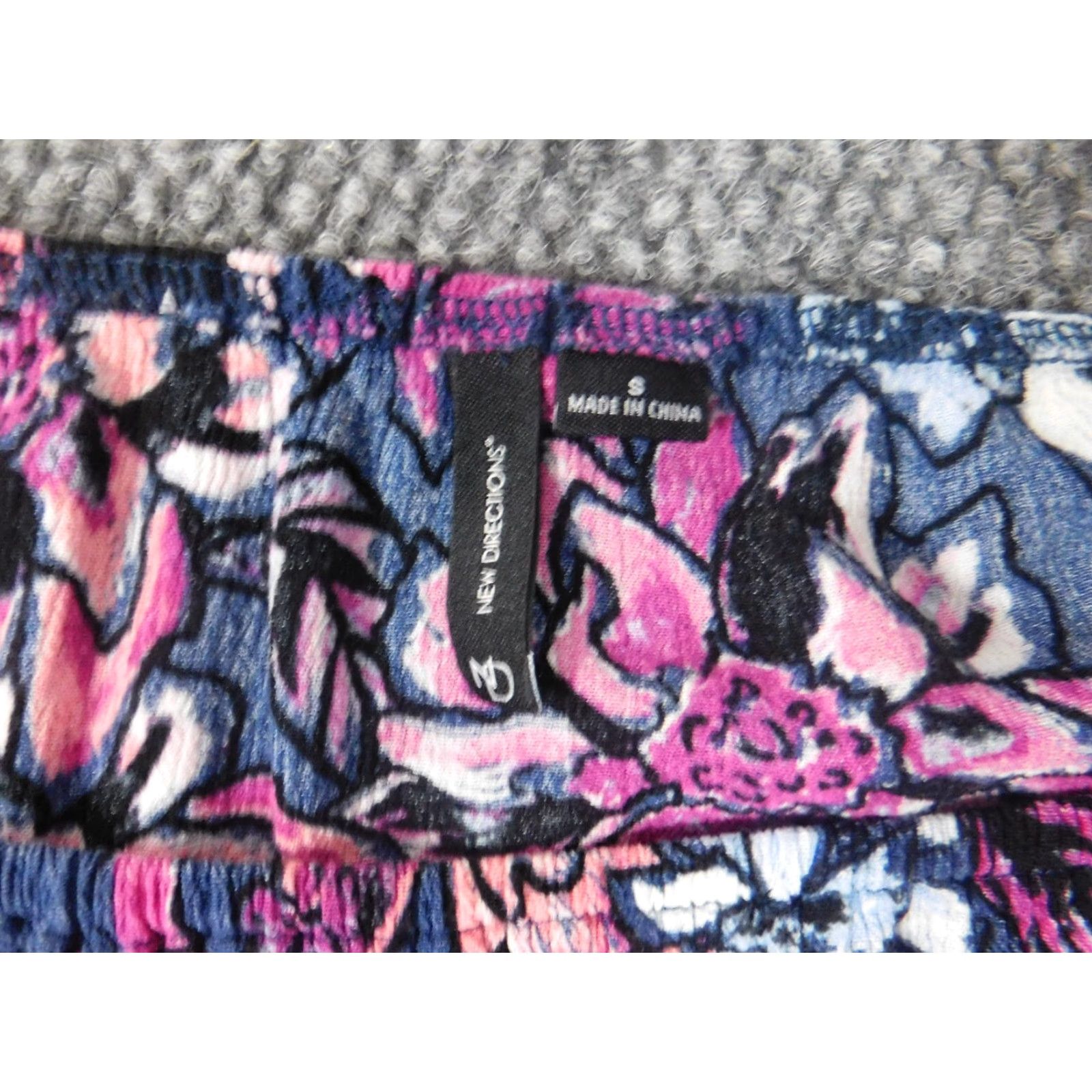 Vintage New Directions Blouse Womens Small blue floral crew neck pullover rayon casual Shirt S Size S / US 4 / IT 40 - 4 Thumbnail