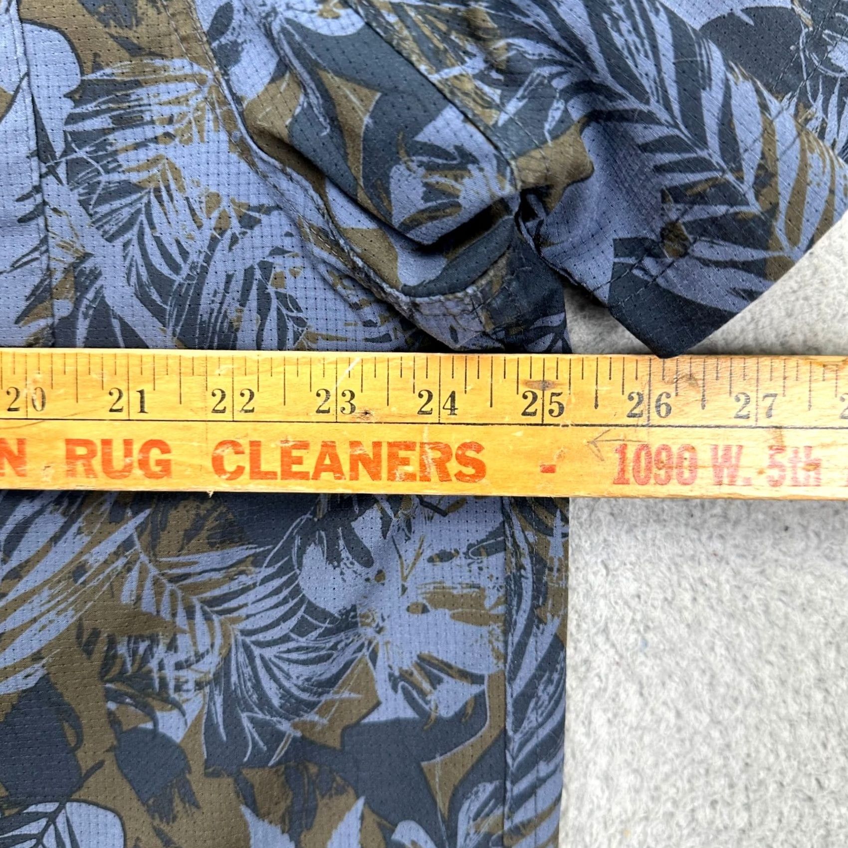 Duluth Trading Company Duluth Trading Co Shirt Mens Large Navy Floral Hiking Button Down Flap Pockets Size US L / EU 52-54 / 3 - 7 Thumbnail