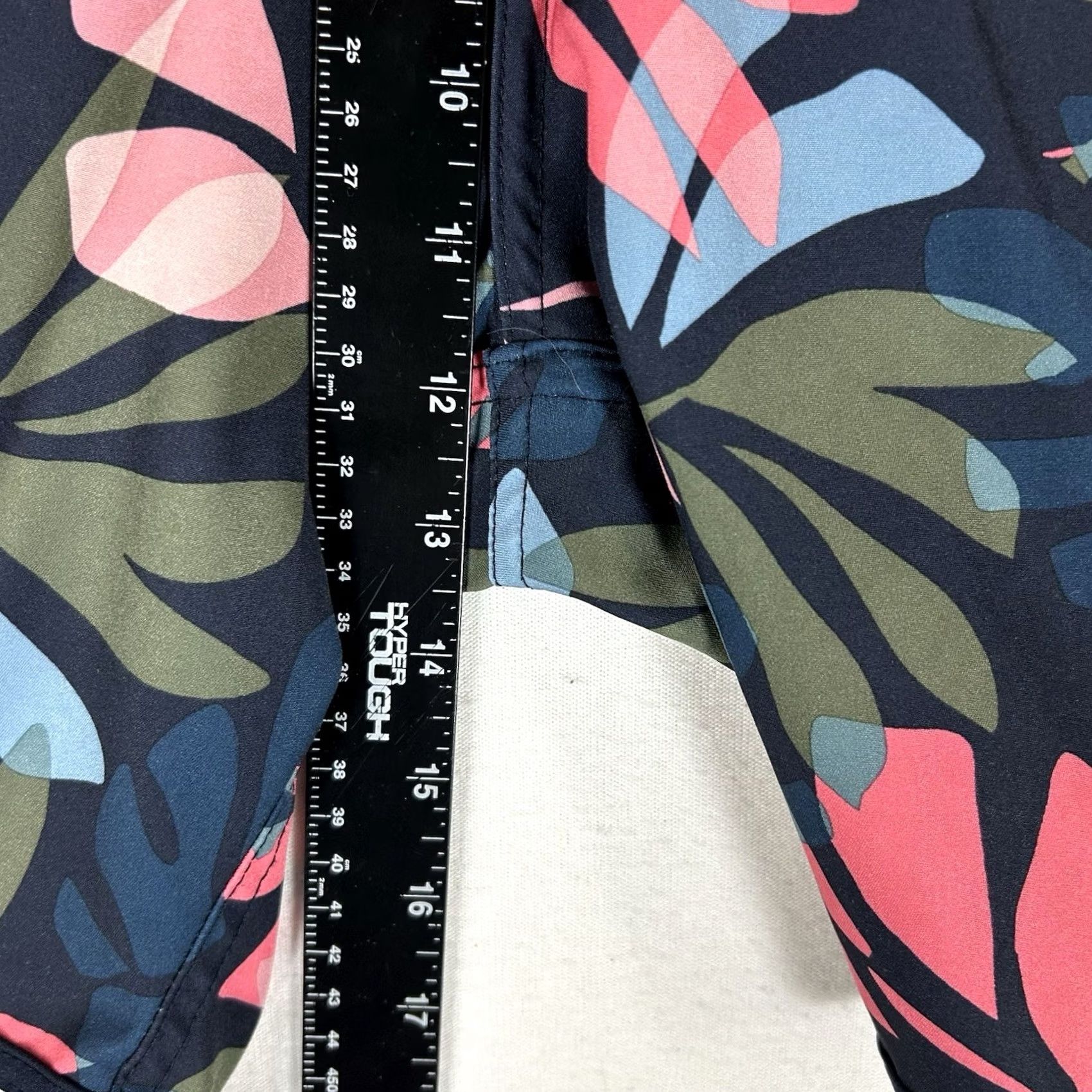 Old Navy Old Navy Board Shorts Men 32 Floral Palms Swimwear Beach Stretch Summer Regular Size Blue Pattern Bottom Mens Beachwear Size US 32 / EU 48 - 7 Thumbnail