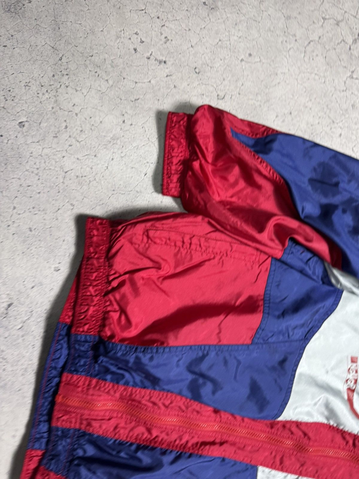 Nike Nike USA Vintage 90’s Nylon Track Jacket Big Logo Swoosh Size US L / EU 52-54 / 3 - 2 Thumbnail