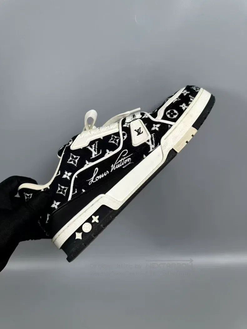 Louis Vuitton Louis Vuitton Black and white flocked full print panda cas Size US 7 / EU 40 - 5 Thumbnail