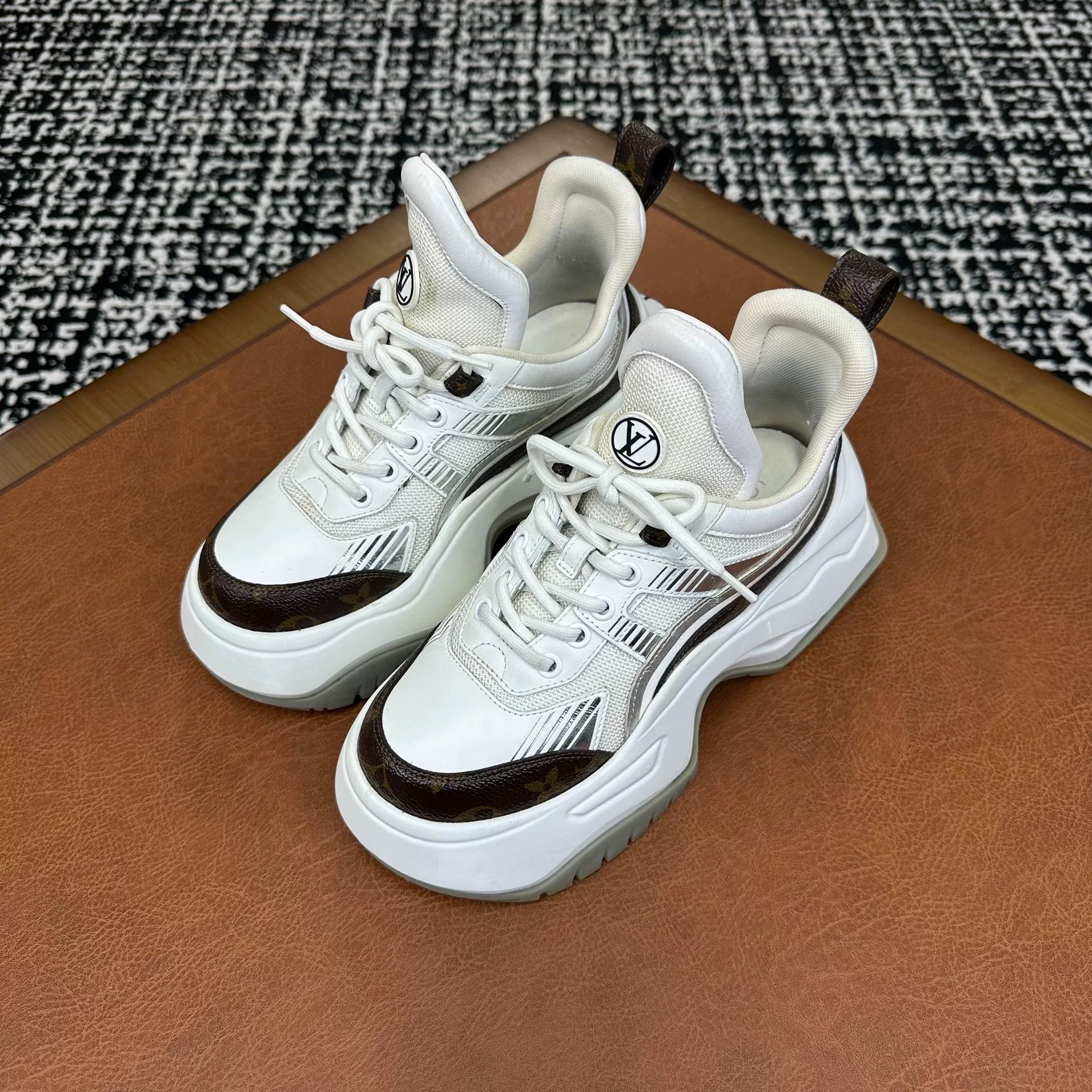 Louis Vuitton Louis Vuitton Brown Lowtop Sneakers it_36 Women Size US 6 / IT 36 - 1 Thumbnail