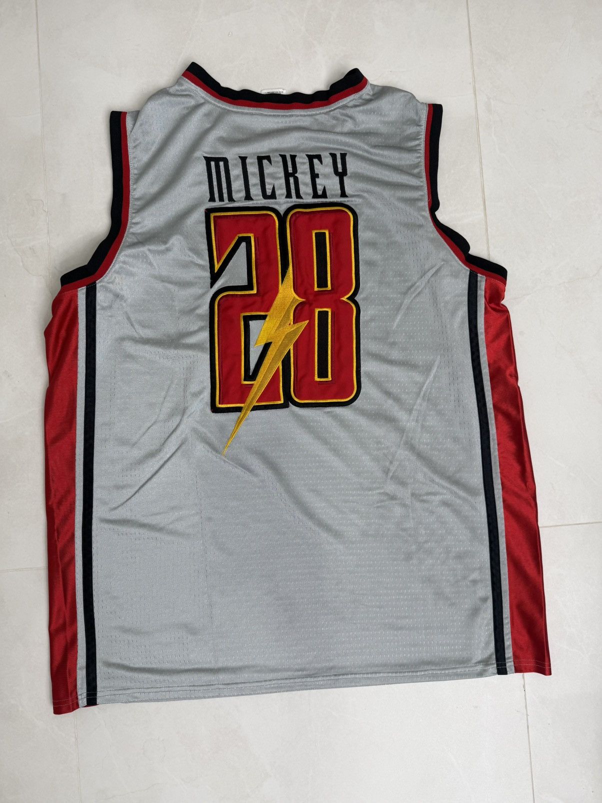 Mickey Mouse Walt Disney World Mickey Mouse Basketball Jersey #28 Size US XL / EU 56 / 4 - 4 Thumbnail