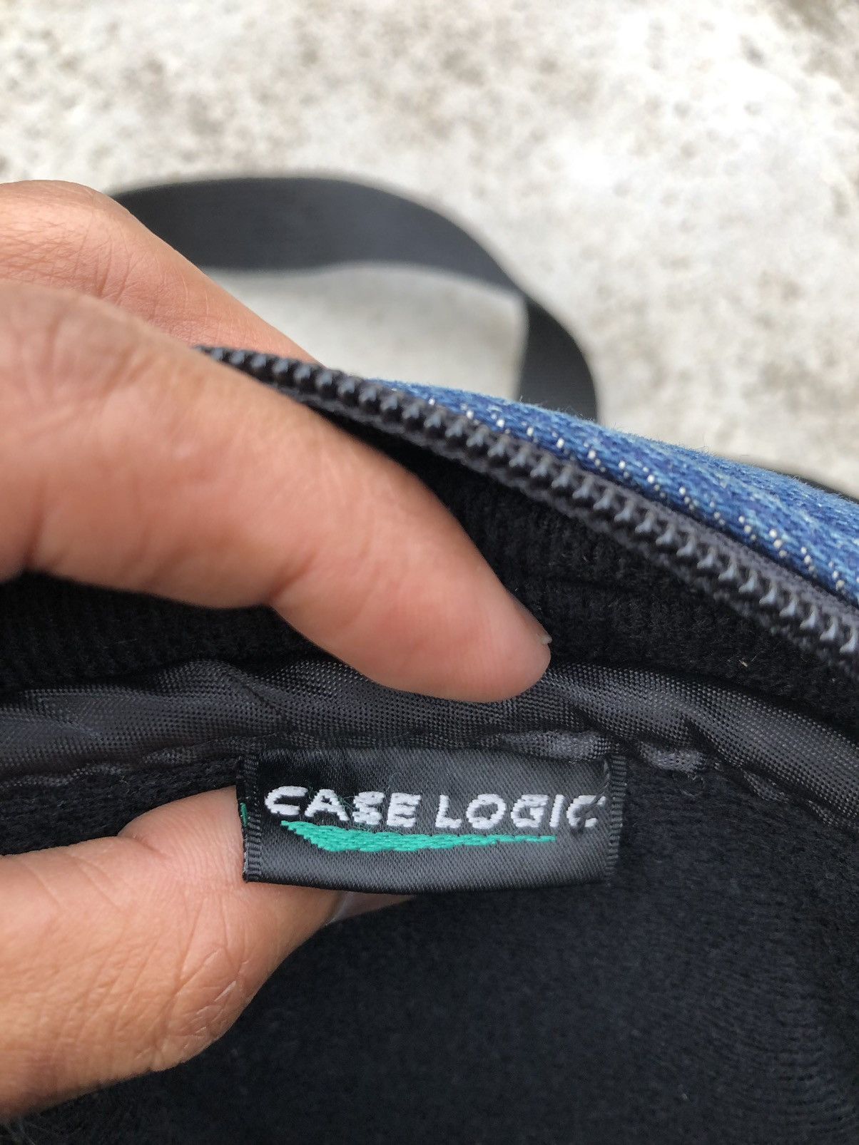 HOLLYWOOD RANCH MARKET DENIM SLINGBAG BY CASE LOGIC X HR MARKET Size ONE SIZE - 5 Thumbnail