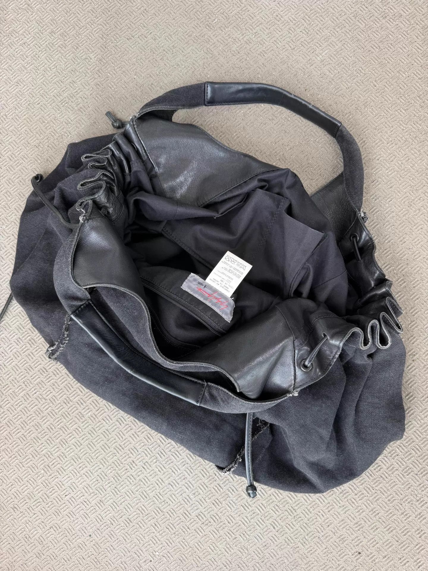 Yohji Yamamoto Yohji Yamamoto Noir Linen Raw-Edge Pleated Leather Tote Size ONE SIZE - 7 Thumbnail