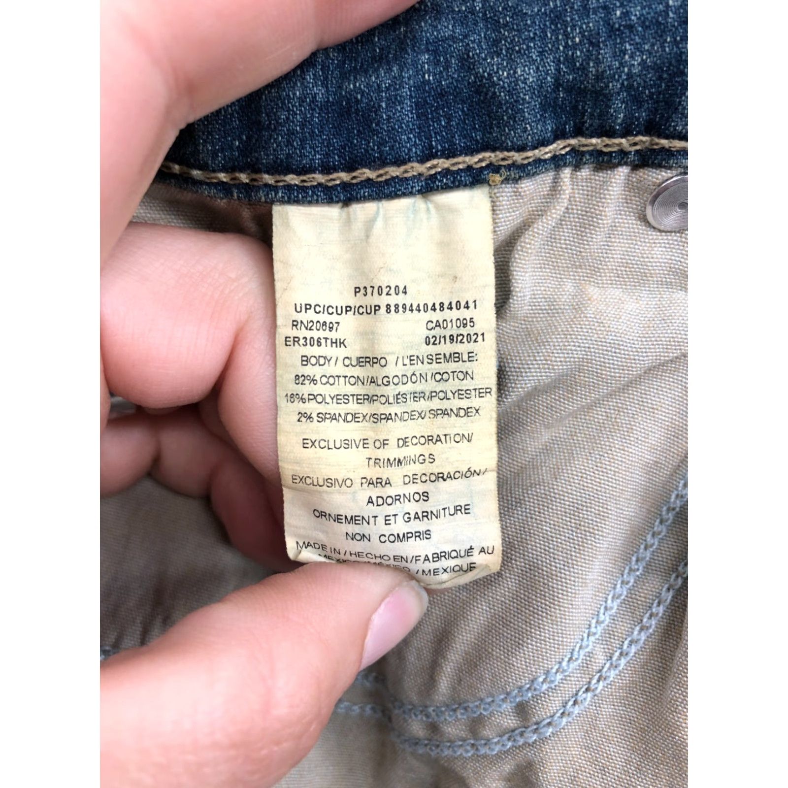 Dickies Dickies Bermuda Shorts Mens Regular Size 40 Mid Wash Blue Denim 5-Pocket Logo Belt Loops Flat Front Cotton Blend Casual Shorts Size US 40 / EU 56 - 7 Thumbnail
