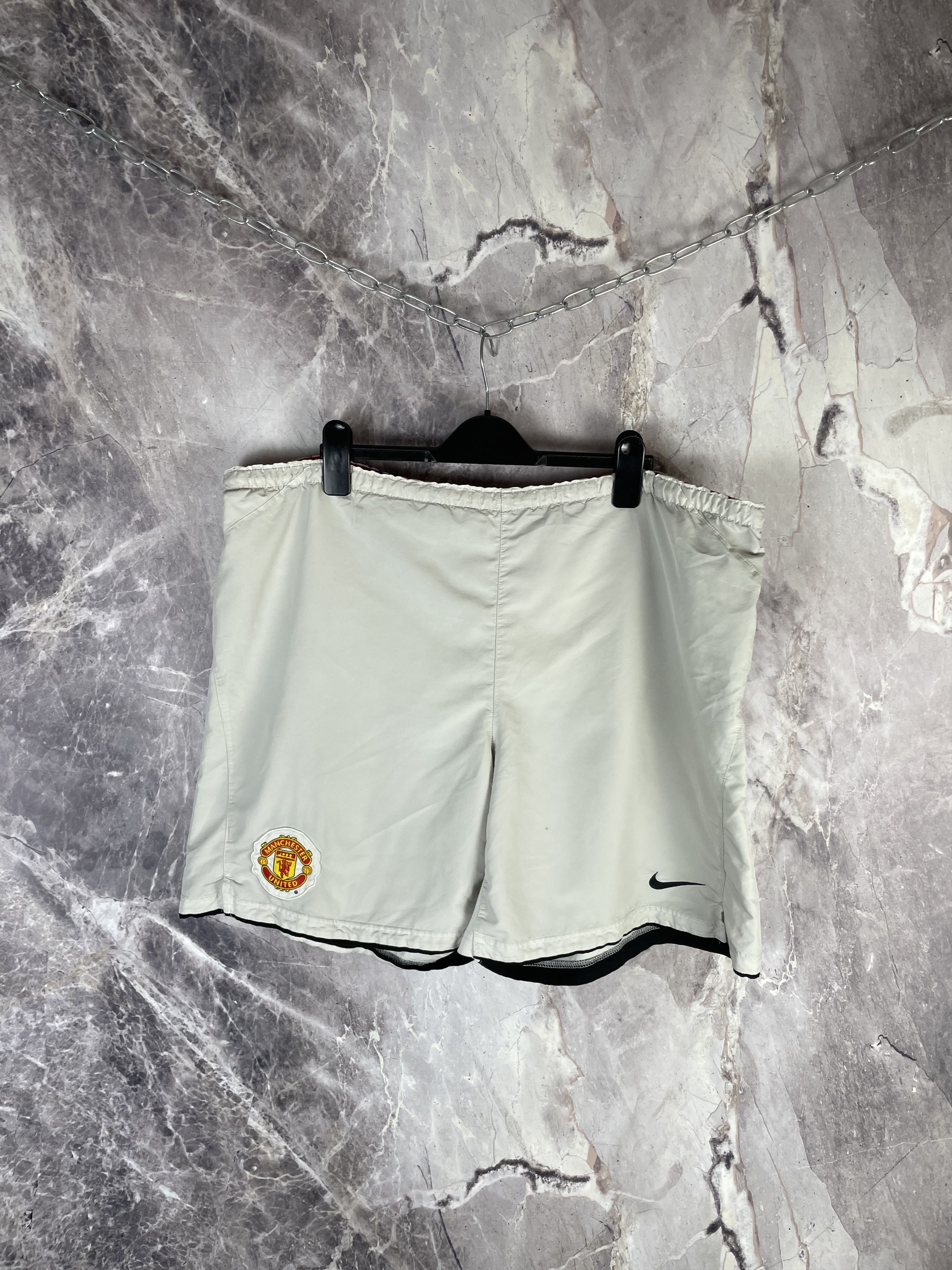 Nike Nike Manchester United Vintage Shorts Y2k Size US 36 / EU 52 - 2 Thumbnail