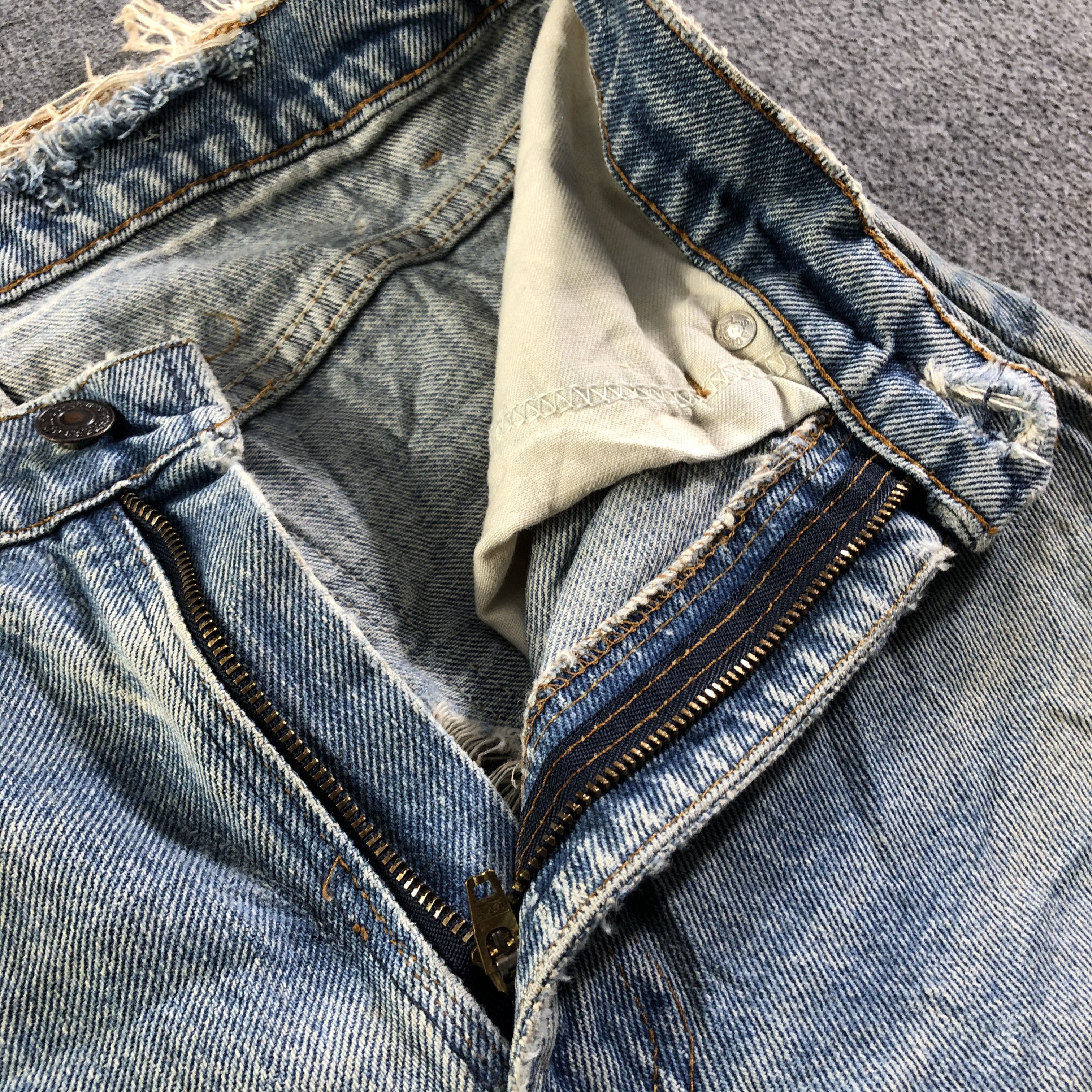 Levi's Vintage 90s Light Wash Levis Jeans-J4092 Size US 28 / EU 44 - 8 Thumbnail