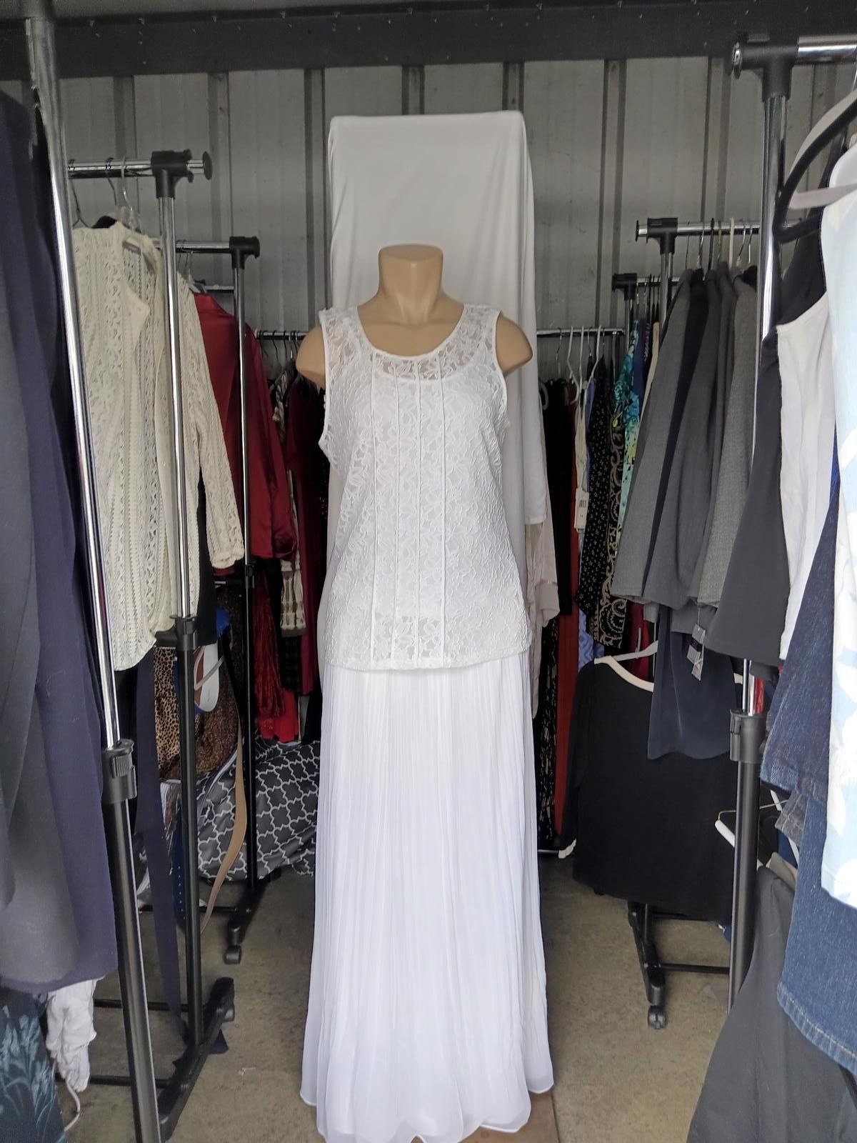 Alfani Alfani Women's White Lace Top and Skirt Set - Size M Size M / US 6-8 / IT 42-44 - 1 Thumbnail