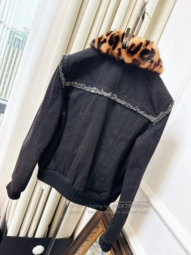 Louis Vuitton LV Leopard Print Denim Jacket with Fur Collar. Size XS / US 0-2 / IT 36-38 - 2 Thumbnail
