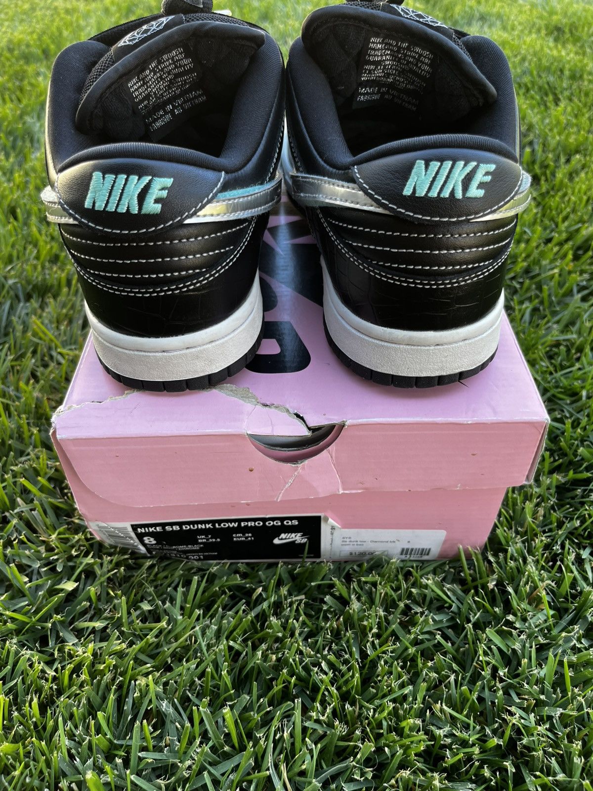 Diamond Supply Co. × Nike Nike SB Dunk Low Pro OG QS Size US 8 / EU 41 - 18 Thumbnail