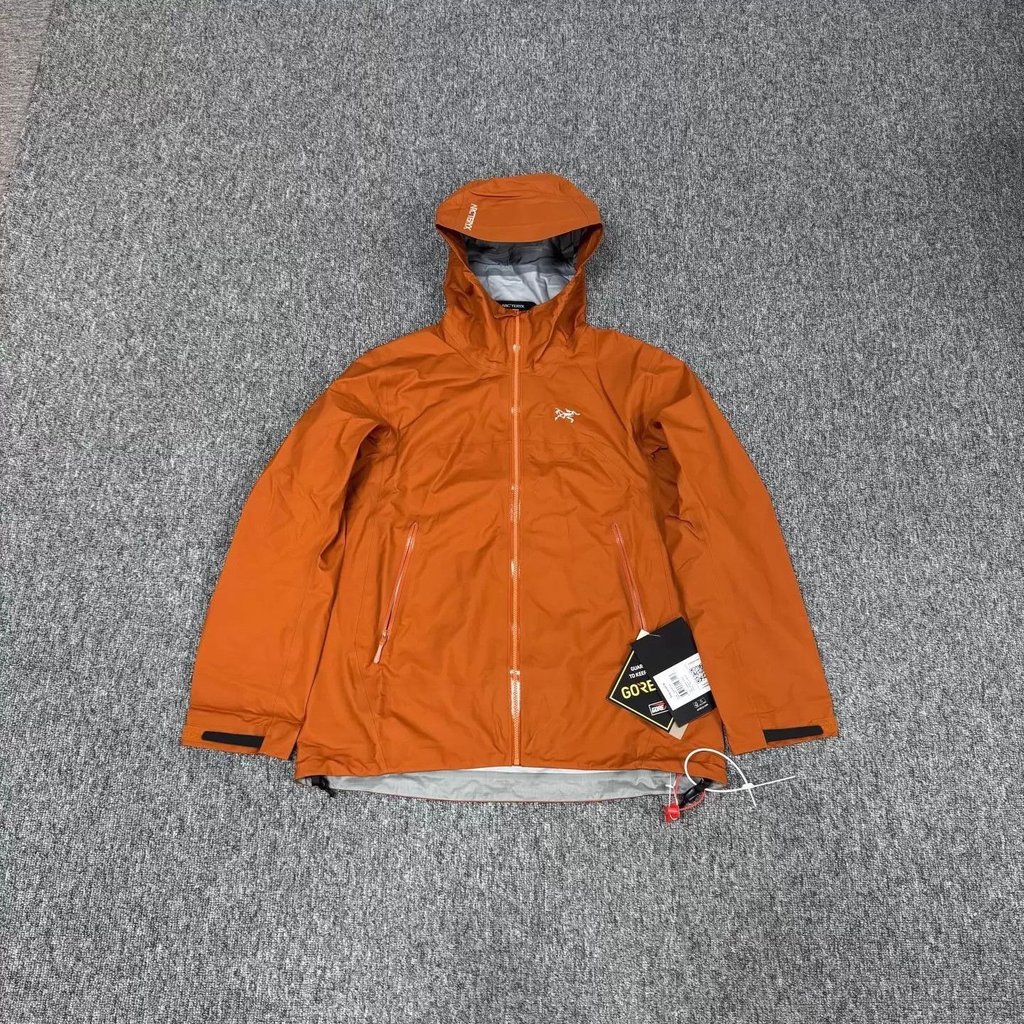 Arc'teryx Orange Hooded Rain Jacket Size M Size US M / EU 48-50 / 2 - 1 Thumbnail