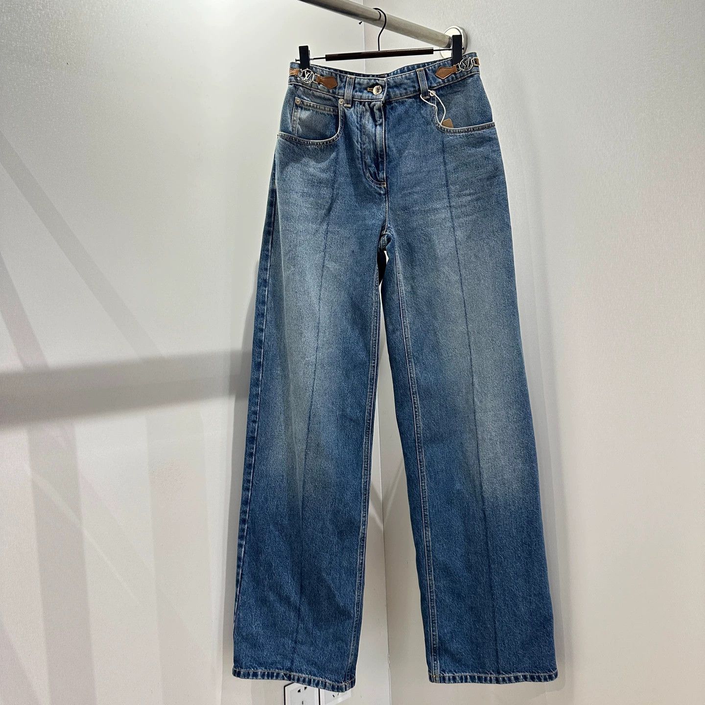 Louis Vuitton Louis Vuitton may230 Leather Logo Buckle Jeans 36 Cotton Size 26" / US 2 / IT 38 - 1 Thumbnail