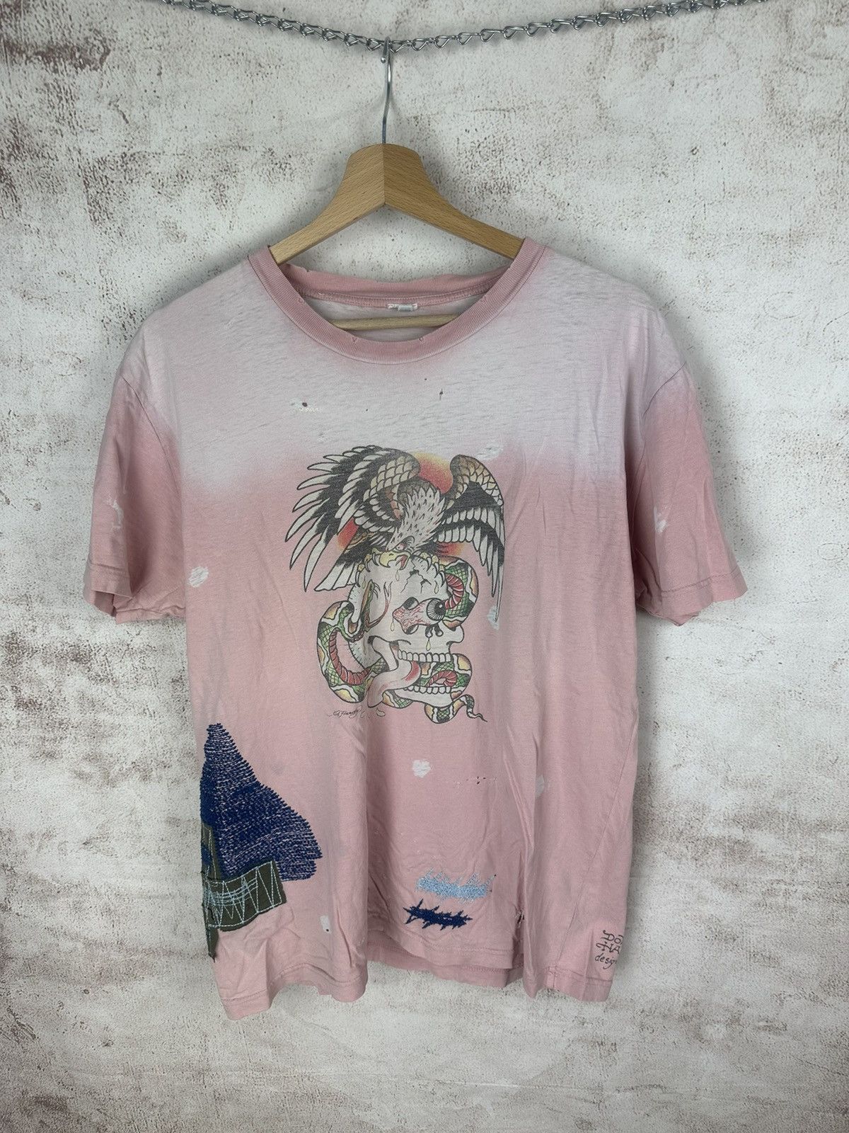 Christian Audigier VINTAGE ED HARDY CHRISTIAN AUDIGIER DISTRESSED PINK Y2K TEE Size US XL / EU 56 / 4 - 1 Thumbnail