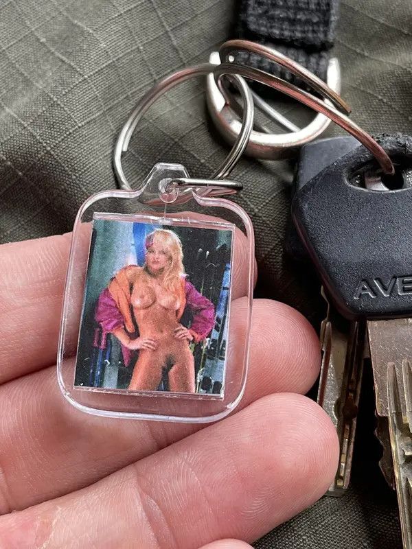 VIBE Vintage Keychain nude Girl 18+ Hysteric key ring Size ONE SIZE - 8 Thumbnail