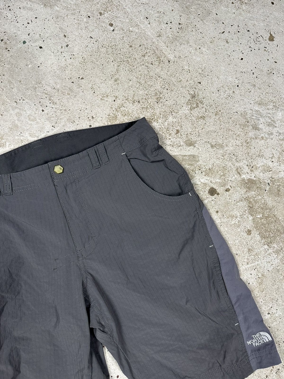 The North Face × Vintage Vintage Y2K The North Face Gray Shorts Outdoor Size US 30 / EU 46 - 6 Thumbnail