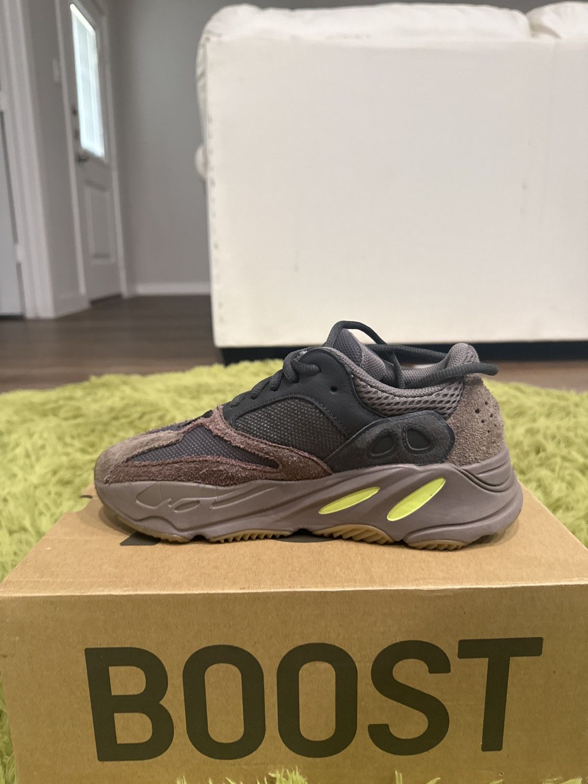 Yeezy Yeezy 700 boost “MAUVE” Size US 6.5 / IT 36.5 - 4 Thumbnail