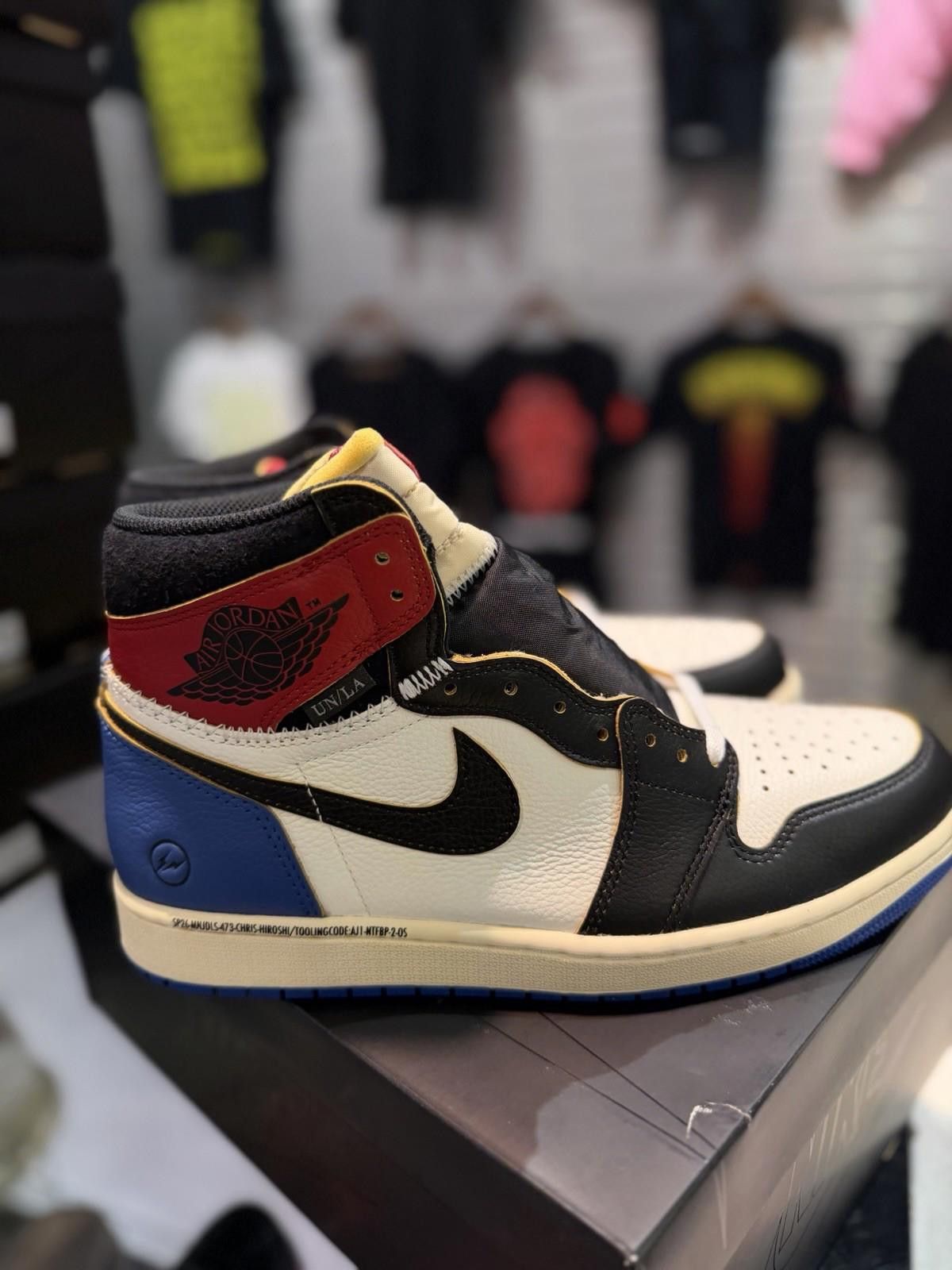 Jordan Brand Air Jordan 1 x Union x Fragment Black and Varsity Red (10.5) Size US 10.5 / EU 43-44 - 6 Thumbnail