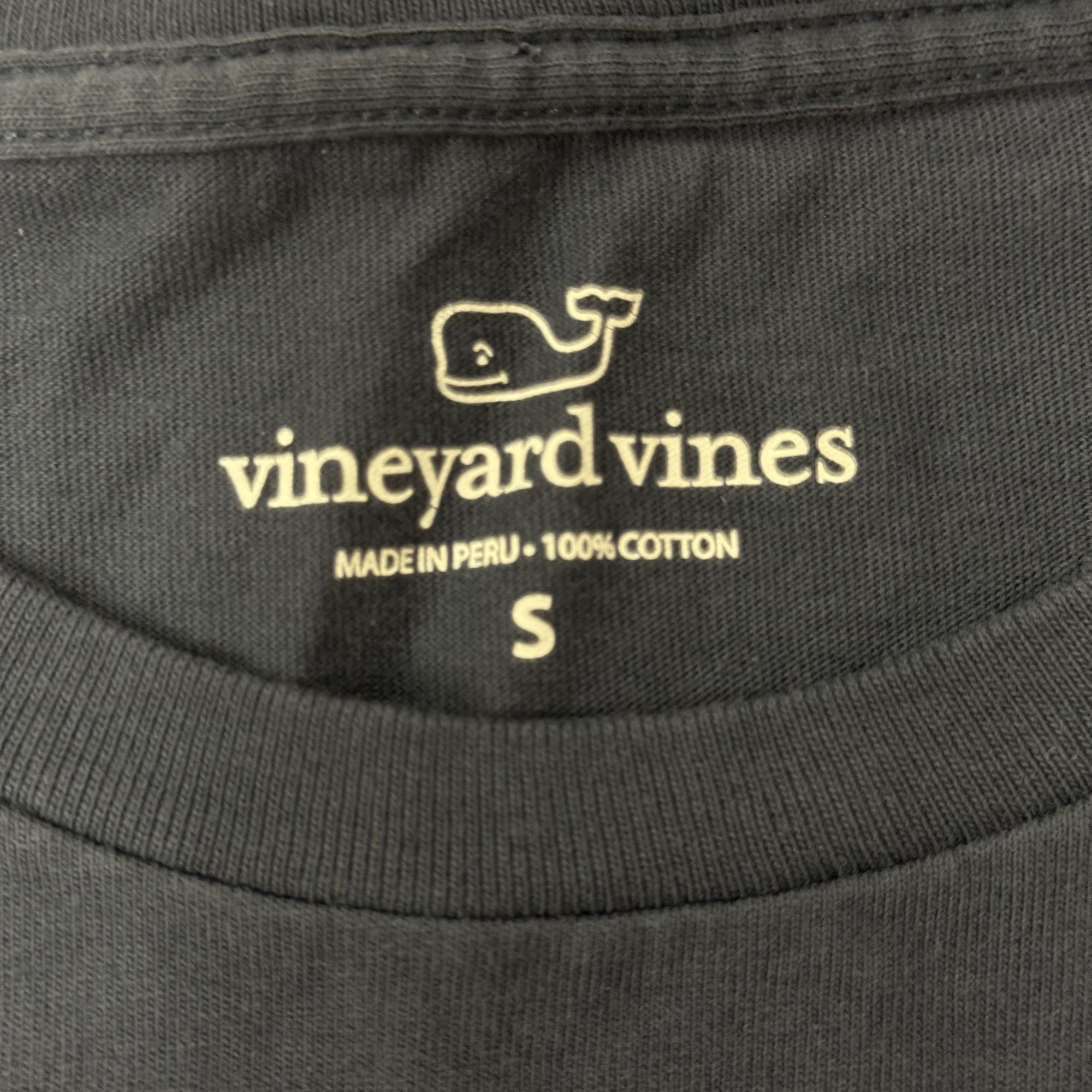 Vineyard Vines 90's Y2K Vineyard Vines Christmas SANTA WHALE Logo T Shirt Size US S / EU 44-46 / 1 - 7 Thumbnail