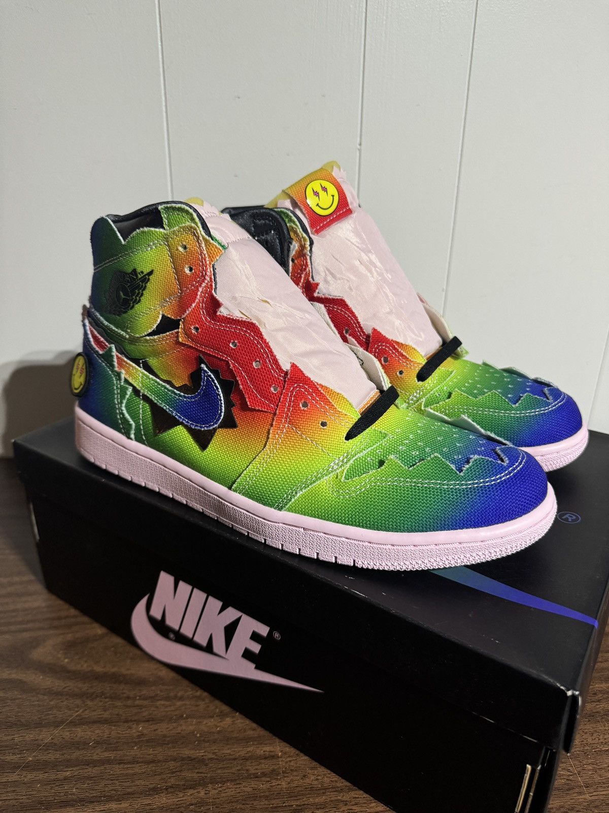 Jordan Brand Air Jordan 1 Retro OG High x J Balvin Tie Dye Multicolor Size US 10.5 / EU 43-44 - 5 Thumbnail