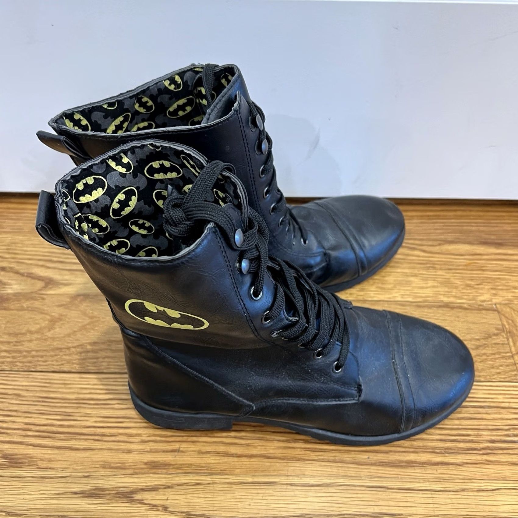 Vintage Batman Emblem Boots Ladies 11 Canvas Lace-Up Ankle Black Yellow Combat Style Shoes Size US 11 / IT 41 - 6 Thumbnail