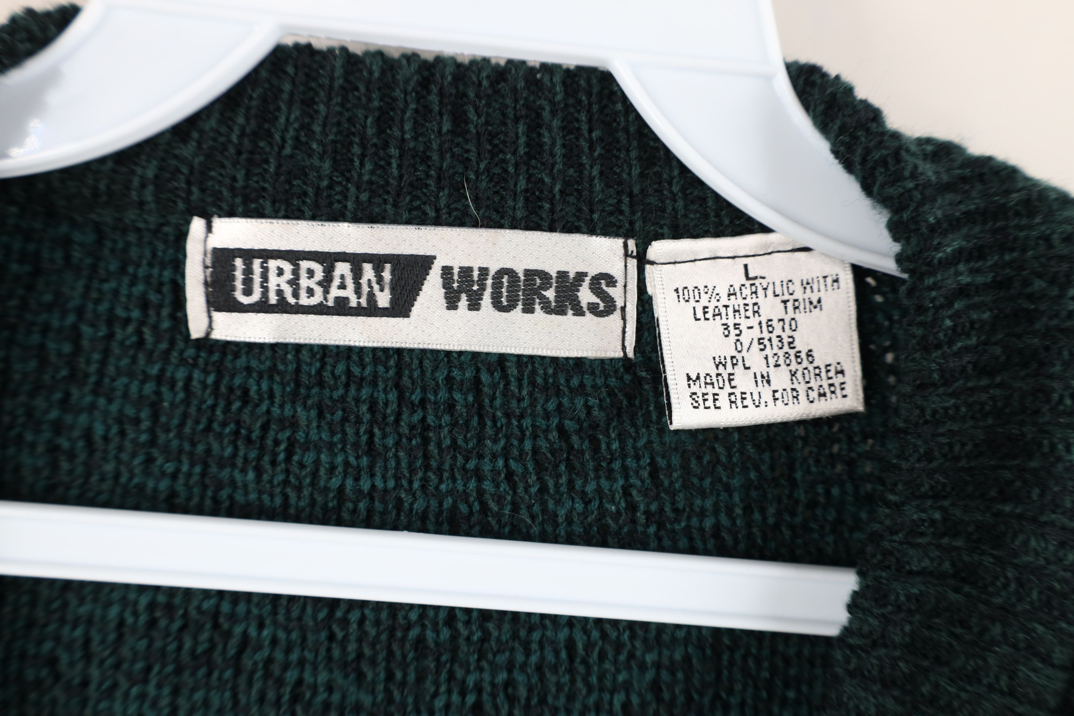 Vintage Vintage 90s Dapper Herringbone Knit V-Neck Sweater Green Size US L / EU 52-54 / 3 - 4 Thumbnail