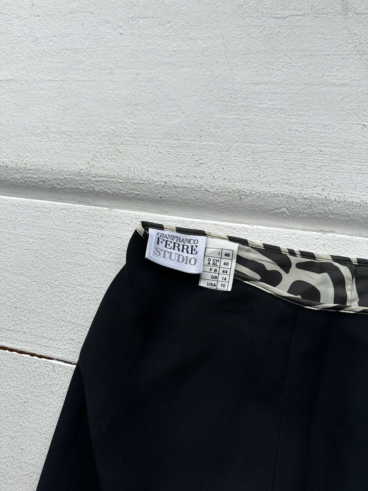 Gianfranco Ferre 🚨Gianfranco Ferre black luxury skirt vintage rare Size 32" / US 10 / IT 46 - 4 Thumbnail