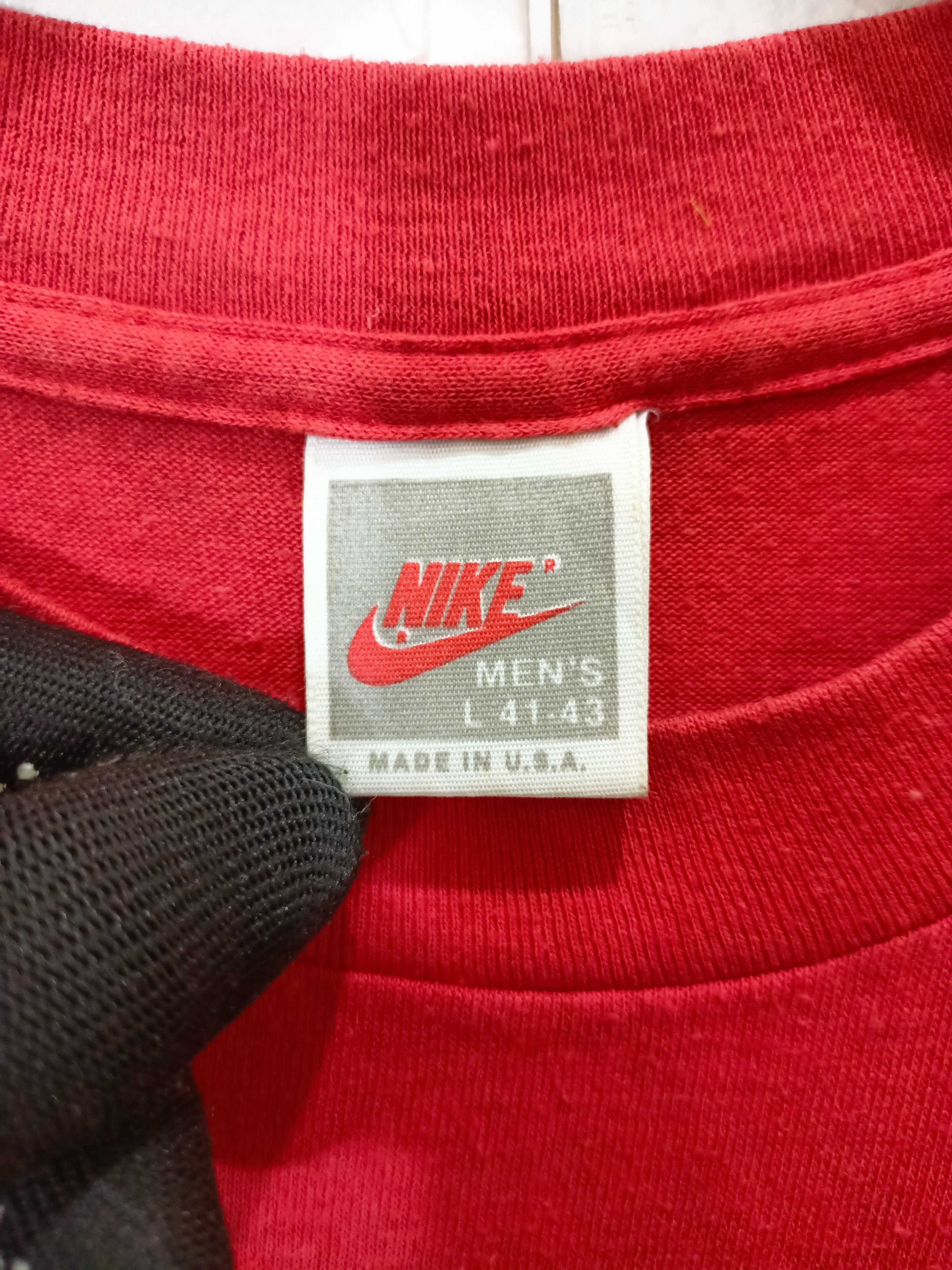 Vintage Rare Vintage 80s NIKE Basketball Nate McMillan Autograph Tee Size US L / EU 52-54 / 3 - 7 Thumbnail