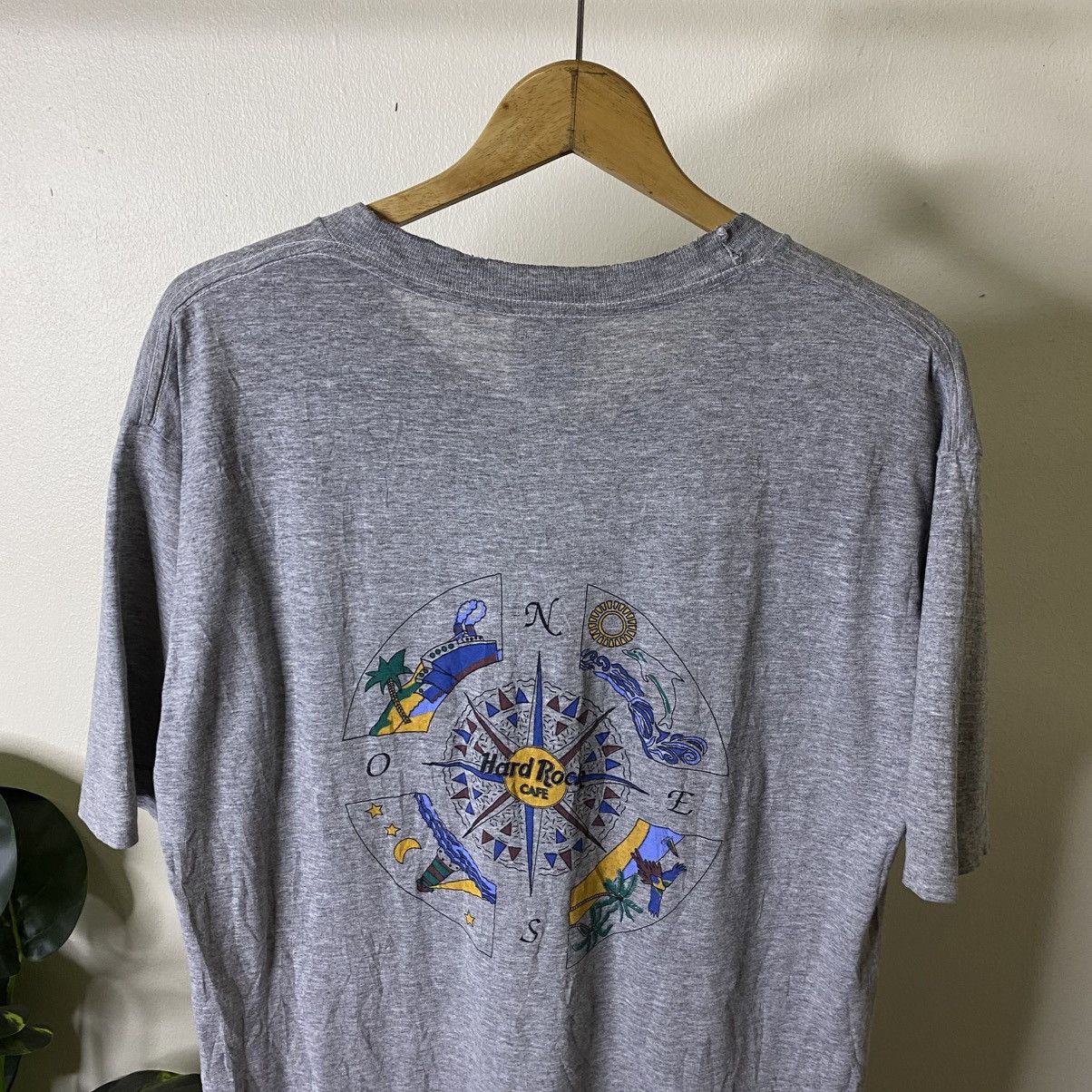 Hard Rock Cafe Vintage 1990s HRC Cancun Nice Back Graphic T Shirt Size US M / EU 48-50 / 2 - 2 Thumbnail