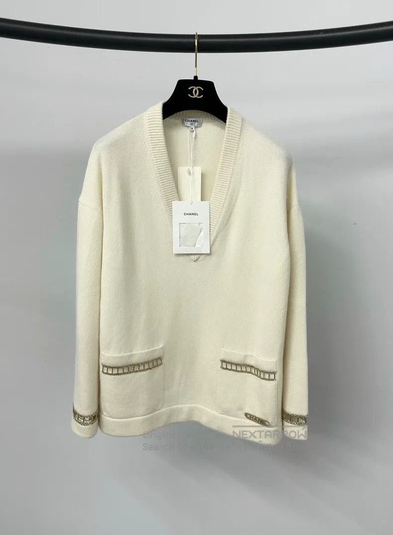 Chanel Chanel White chain cashmere sweater Size XS / US 0-2 / IT 36-38 - 1 Thumbnail