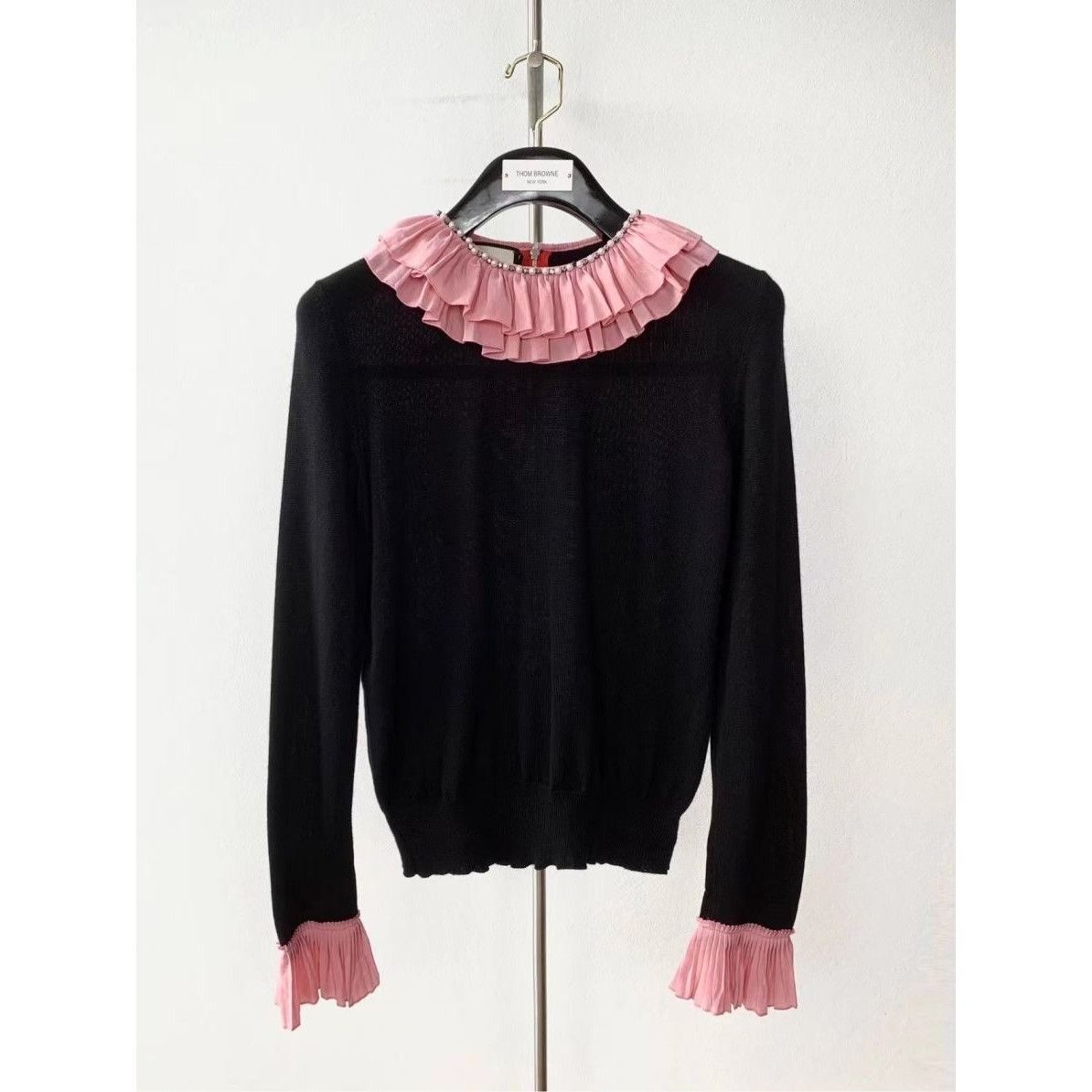 Gucci Gucci Women's Ruffled Color-Blocked Wool Sweater, Black Size M / US 6-8 / IT 42-44 - 1 Thumbnail