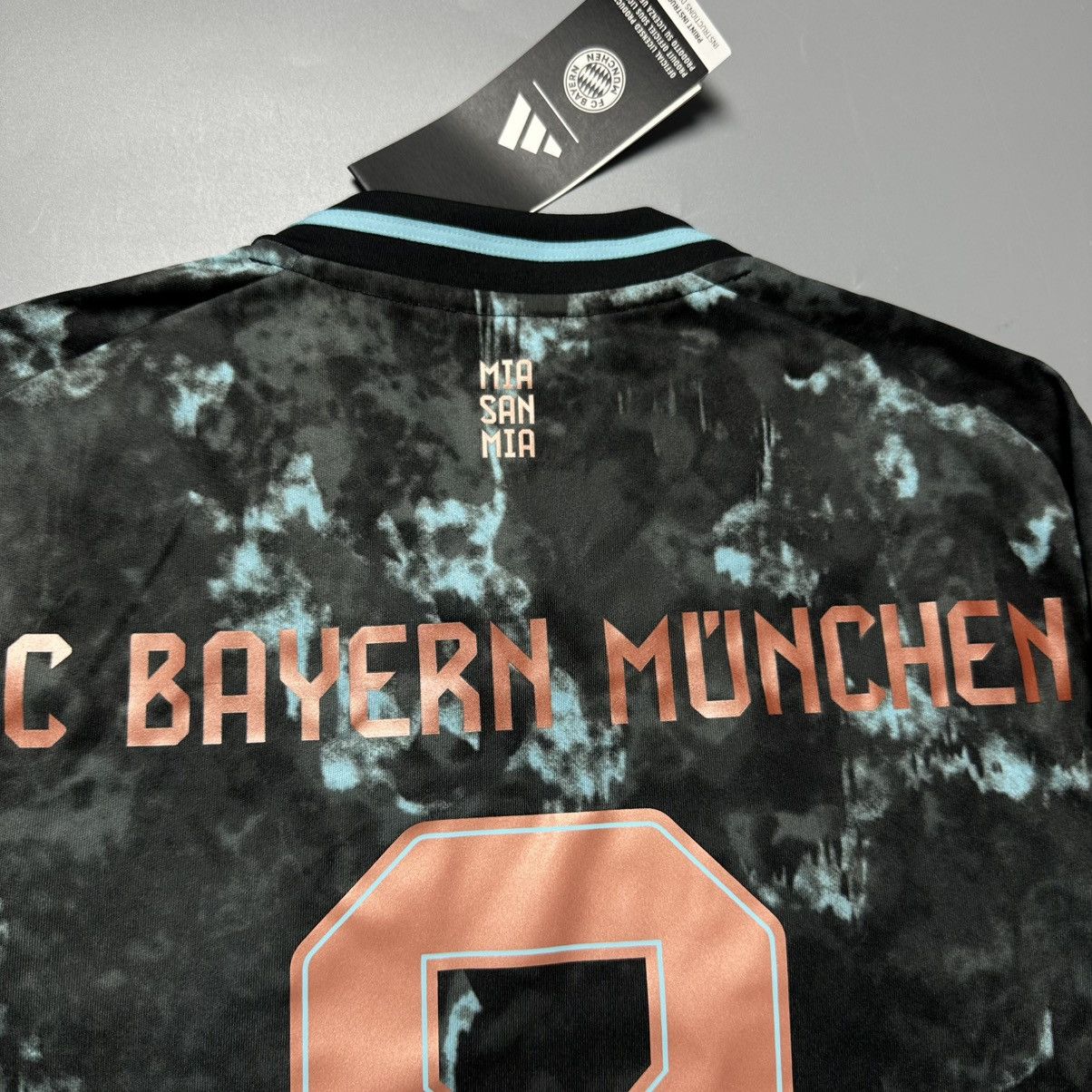 Vintage BAYERN ADIDAS 2024/2025 FOOTBALL AWAY JERSEY #8 GORETZKA Size US S / EU 44-46 / 1 - 11 Thumbnail