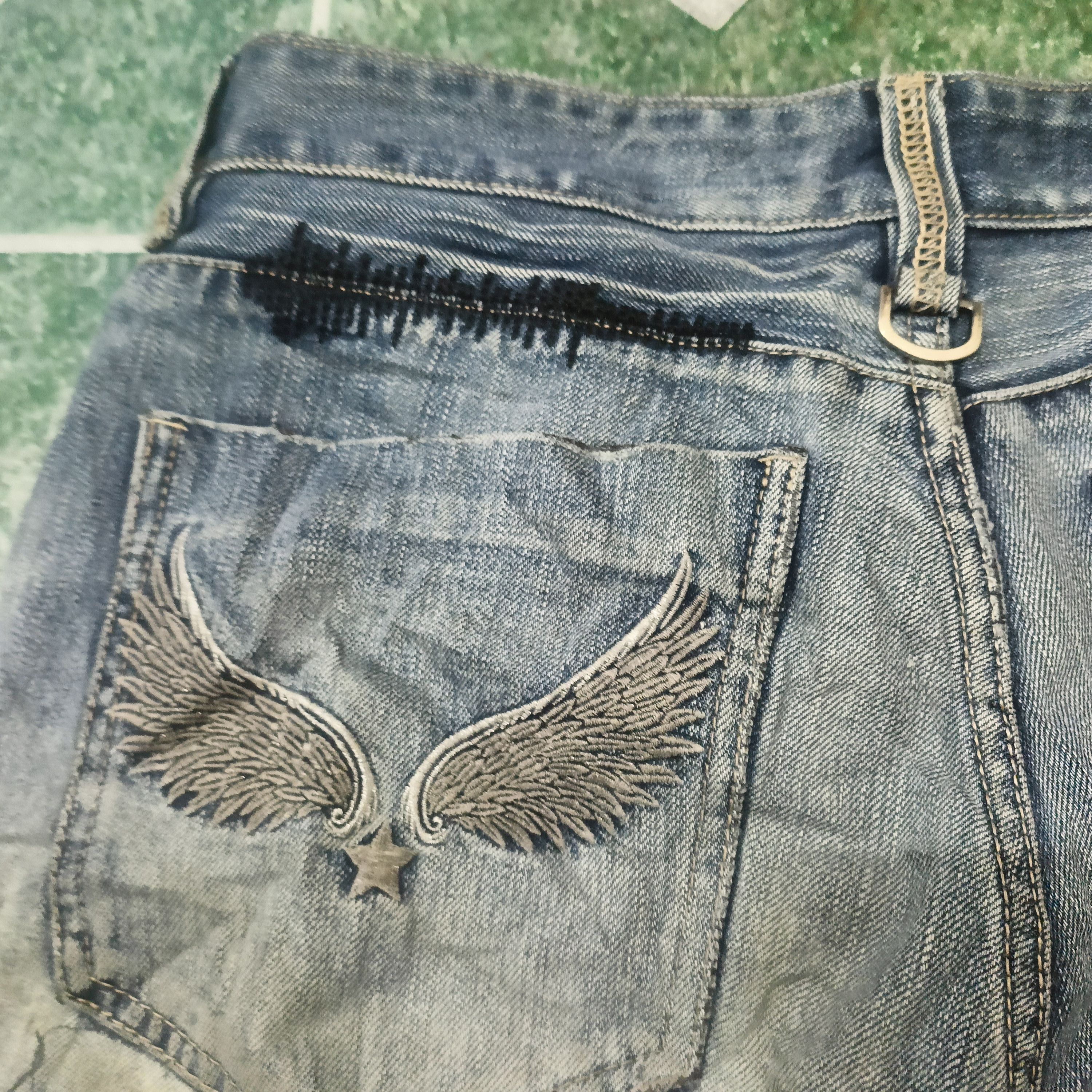 Ends Repair 💥Sick 💥Insane 90s Distressed Big Train jeans Size US 31 - 14 Thumbnail