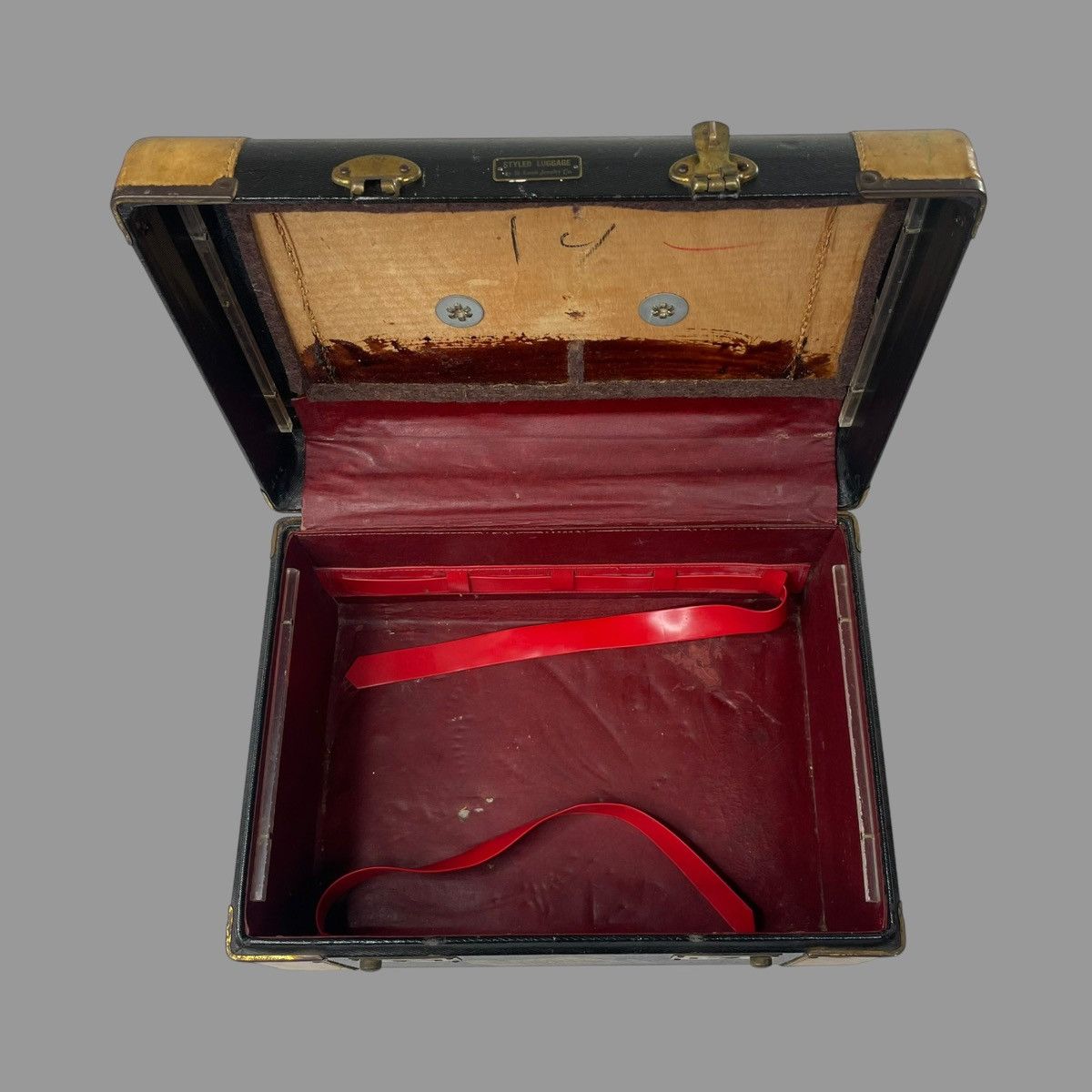 Vintage Vintage 1930s St. Louis jewelry leather luggage Size ONE SIZE - 8 Thumbnail