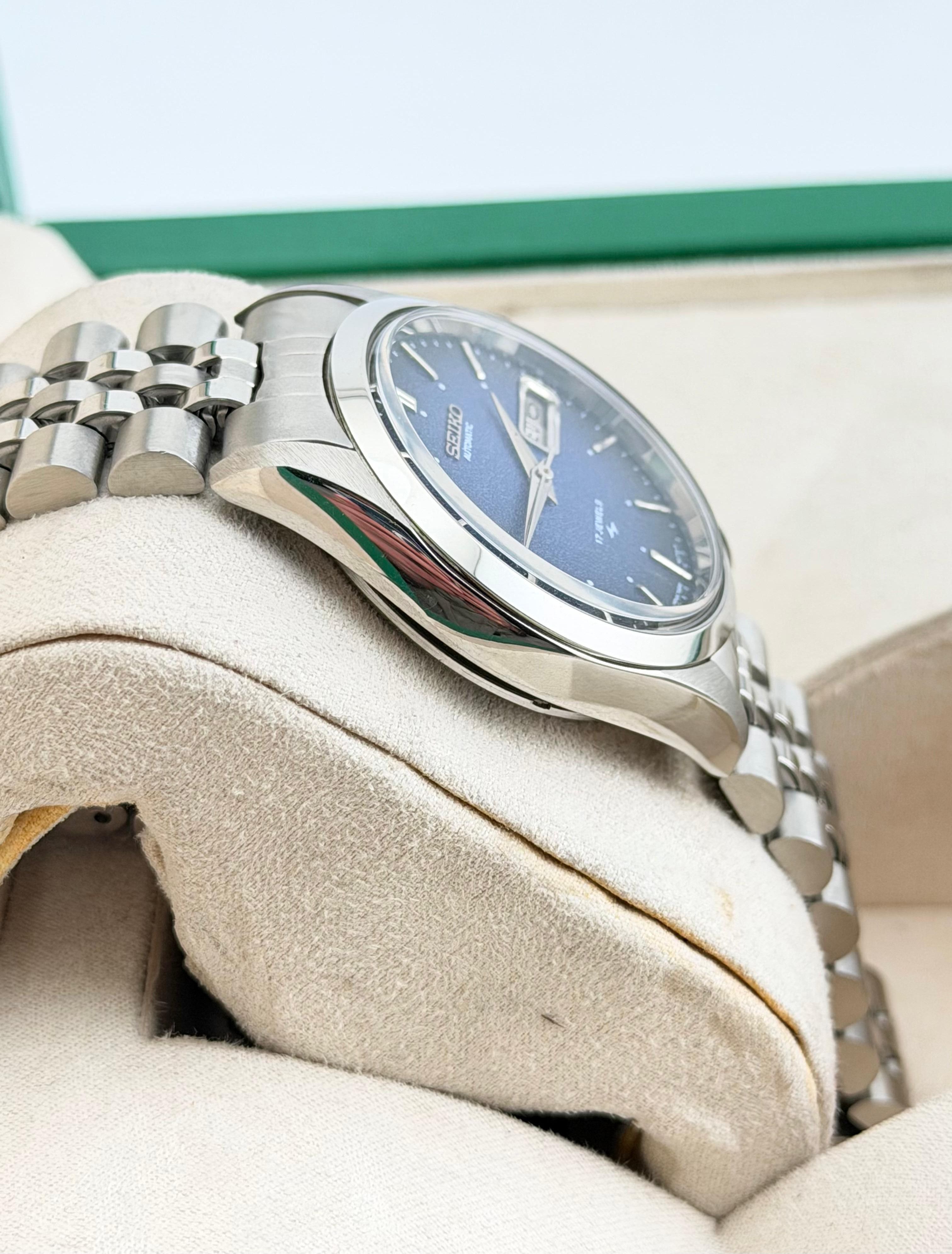 Seiko Vintage Men's Wrist Automatic Watch Size 36 - 4 Thumbnail