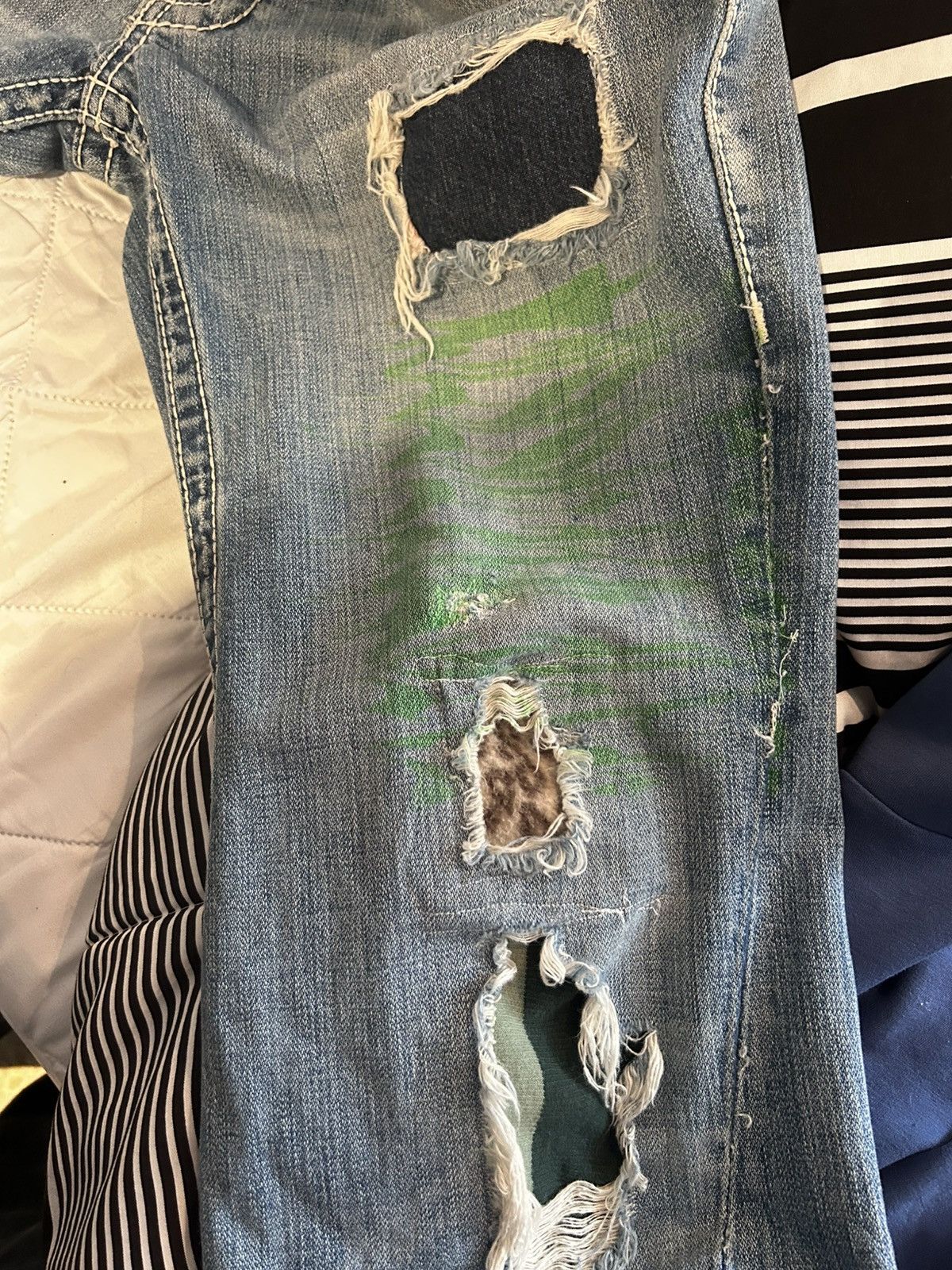 True Religion Vissereine true religion repaired jeans Size US 33 - 6 Thumbnail