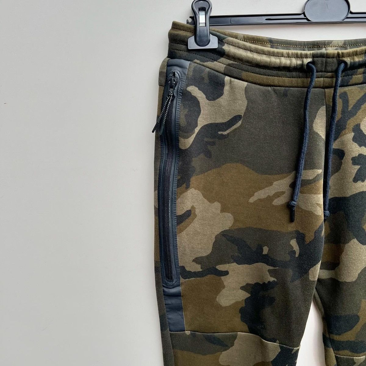Nike Nike tech fleece pants camo Size US 32 / EU 48 - 2 Thumbnail