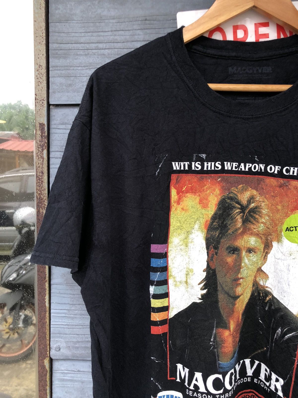 Vintage VINTAGE Y2K MACGYVER VHS MOVIE TEE Size US XL / EU 56 / 4 - 5 Thumbnail