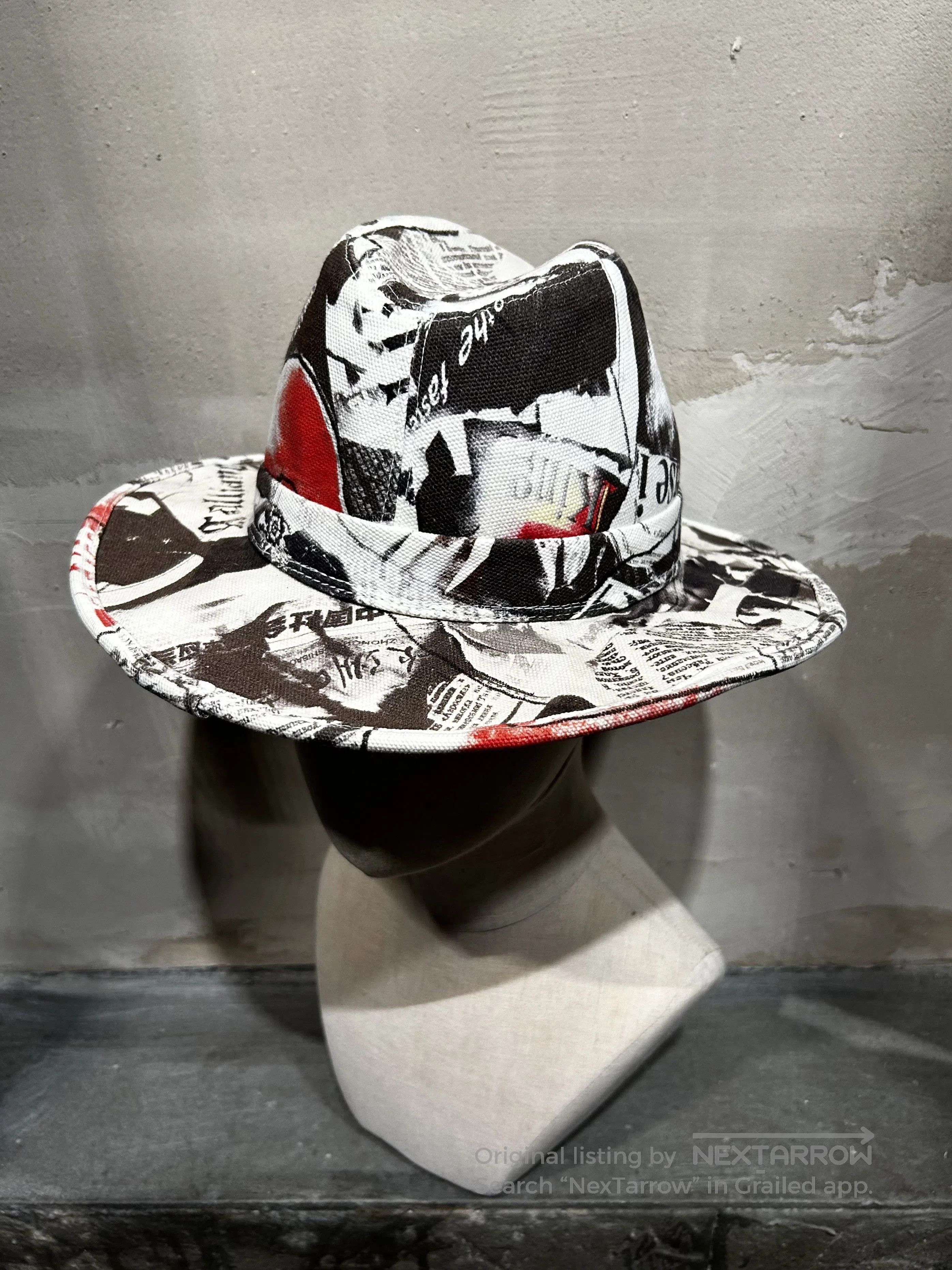 John Galliano John Galliano 00s Newspaper Print Hat. Size ONE SIZE - 2 Thumbnail