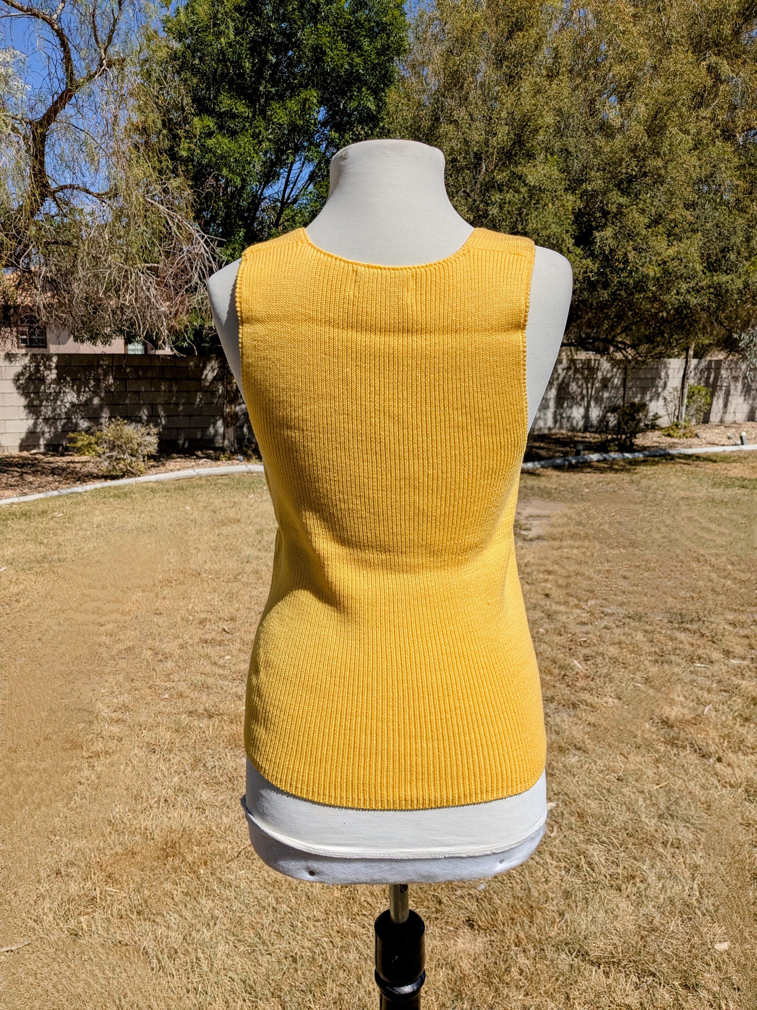 Vintage 1960s Grand Prix Fuji Tokyo Cable Knit Yellow Petite Vest Size L / US 10 / IT 46 - 4 Thumbnail