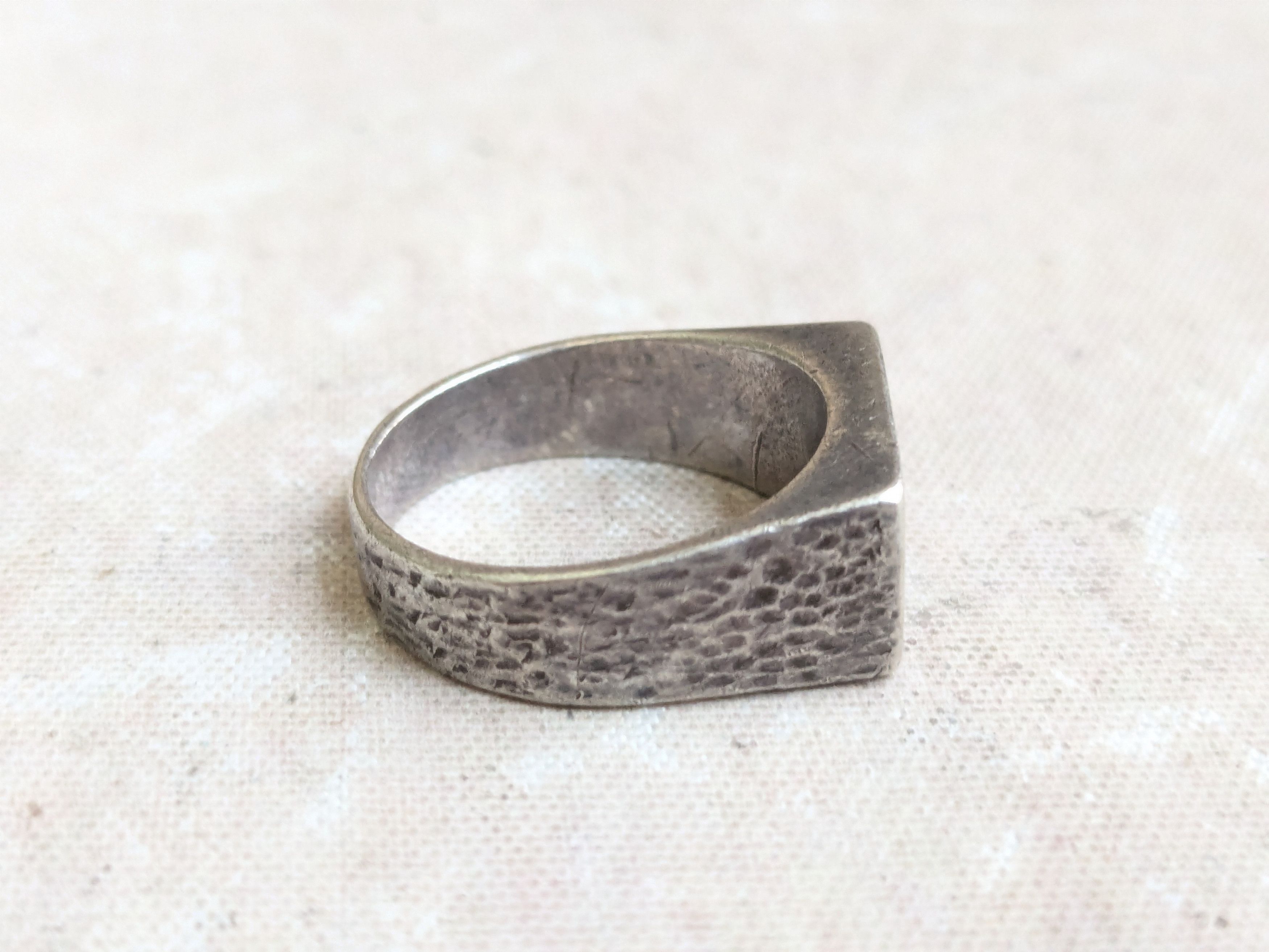 Sterling Silver Vintage Sterling Silver Signet Ring Rectangle 9 Hammered Size ONE SIZE - 7 Thumbnail