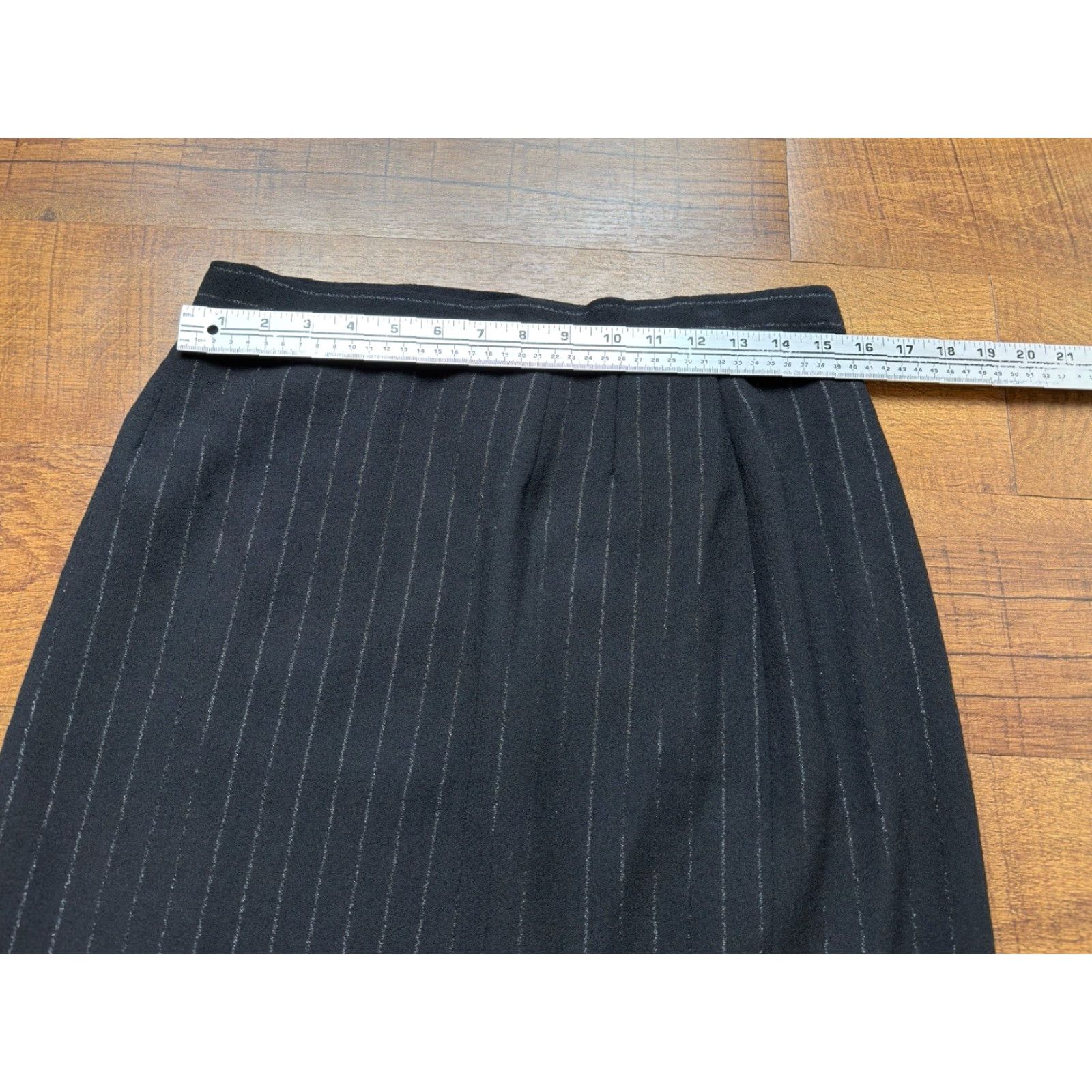 Armani VINTAGE Armani Collezioni Skirt Womens Size 12 Black Gray Striped Wool Skirt Size 34" / US 12 / IT 48 - 7 Thumbnail