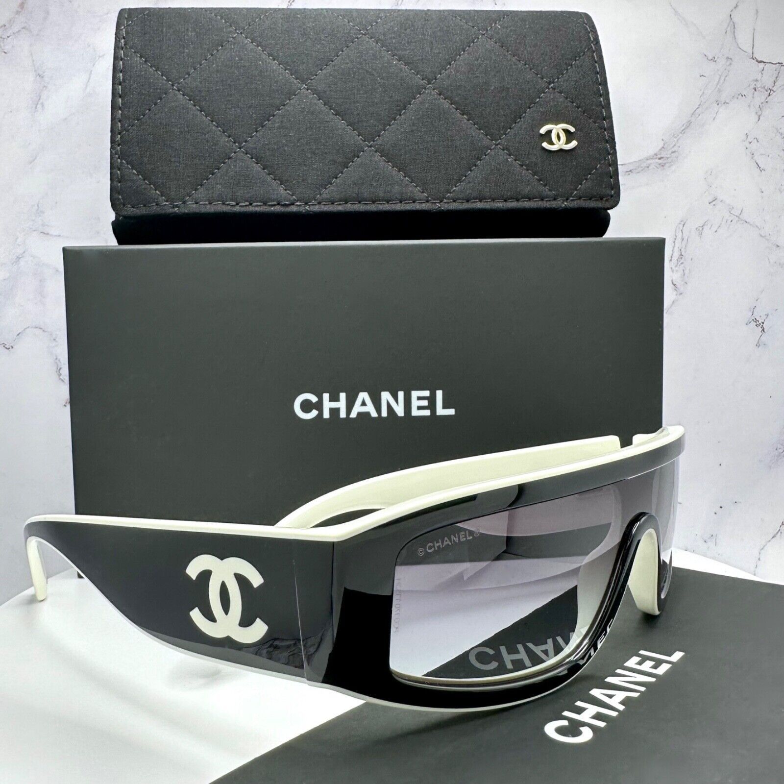 New CHANEL Sunglasses Black White Runway CC Logo Limited