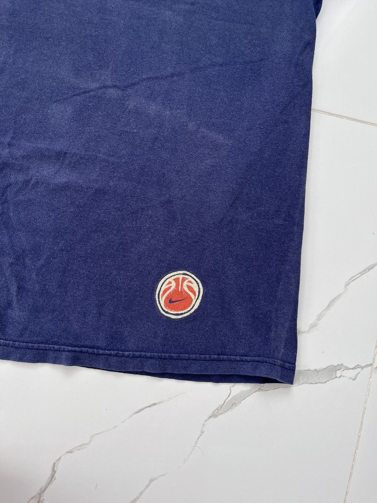 Nike 90’s NIKE BASKETBALL FADED BIG LOGO TEE Y2K SWOOSH RETRO Size US L / EU 52-54 / 3 - 5 Thumbnail