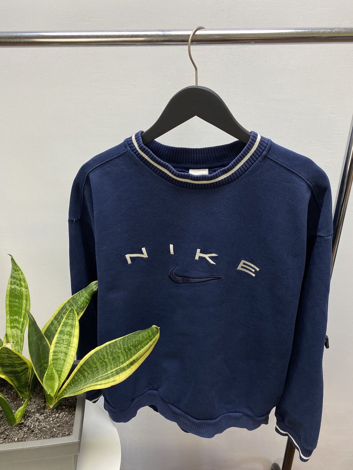 Vintage Y2K Nike 90s Big Center Logo Swoosh Sweatshirt Size US L / EU 52-54 / 3 - 4 Thumbnail